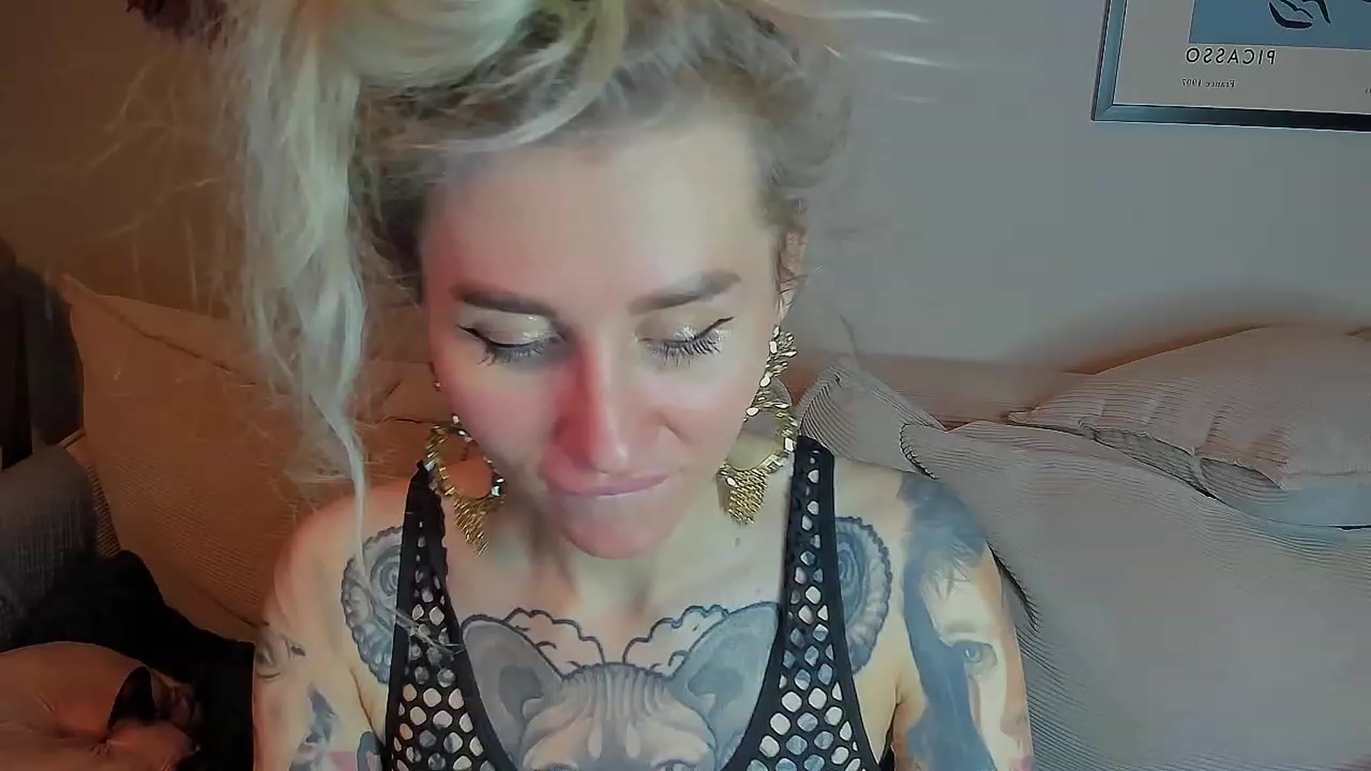 Gallery image thumbnail from Alexa_Smithhh's myfreecams stream on, 05/26/2023, 21:28 image 19 of 20