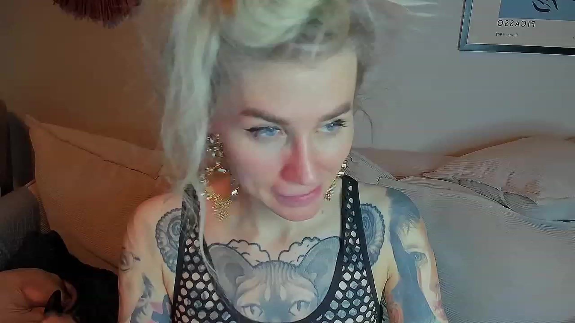 Gallery image thumbnail from Alexa_Smithhh's myfreecams stream on, 05/26/2023, 21:28 image 4 of 20
