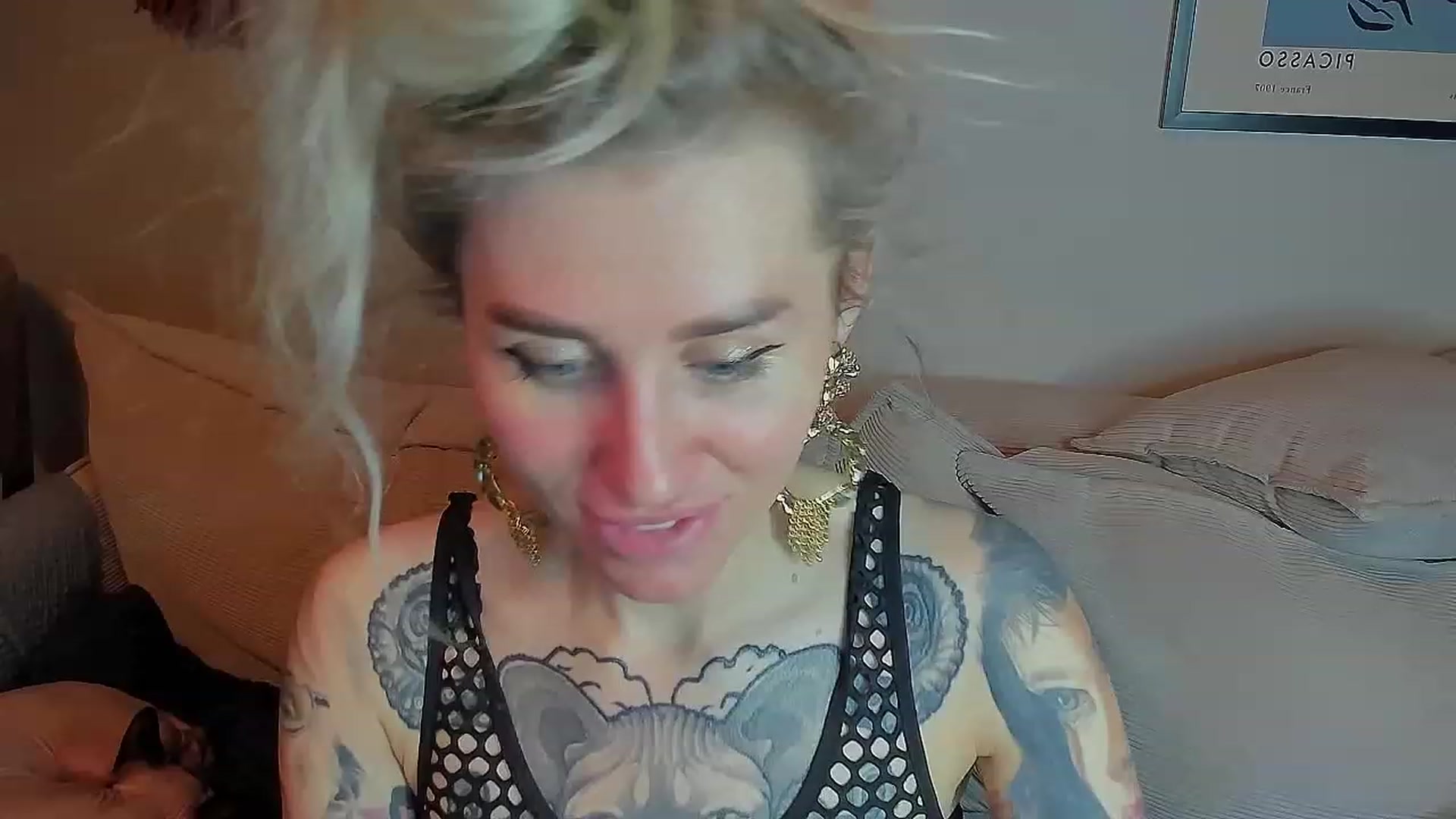 Gallery image thumbnail from Alexa_Smithhh's myfreecams stream on, 05/26/2023, 21:28 image 17 of 20