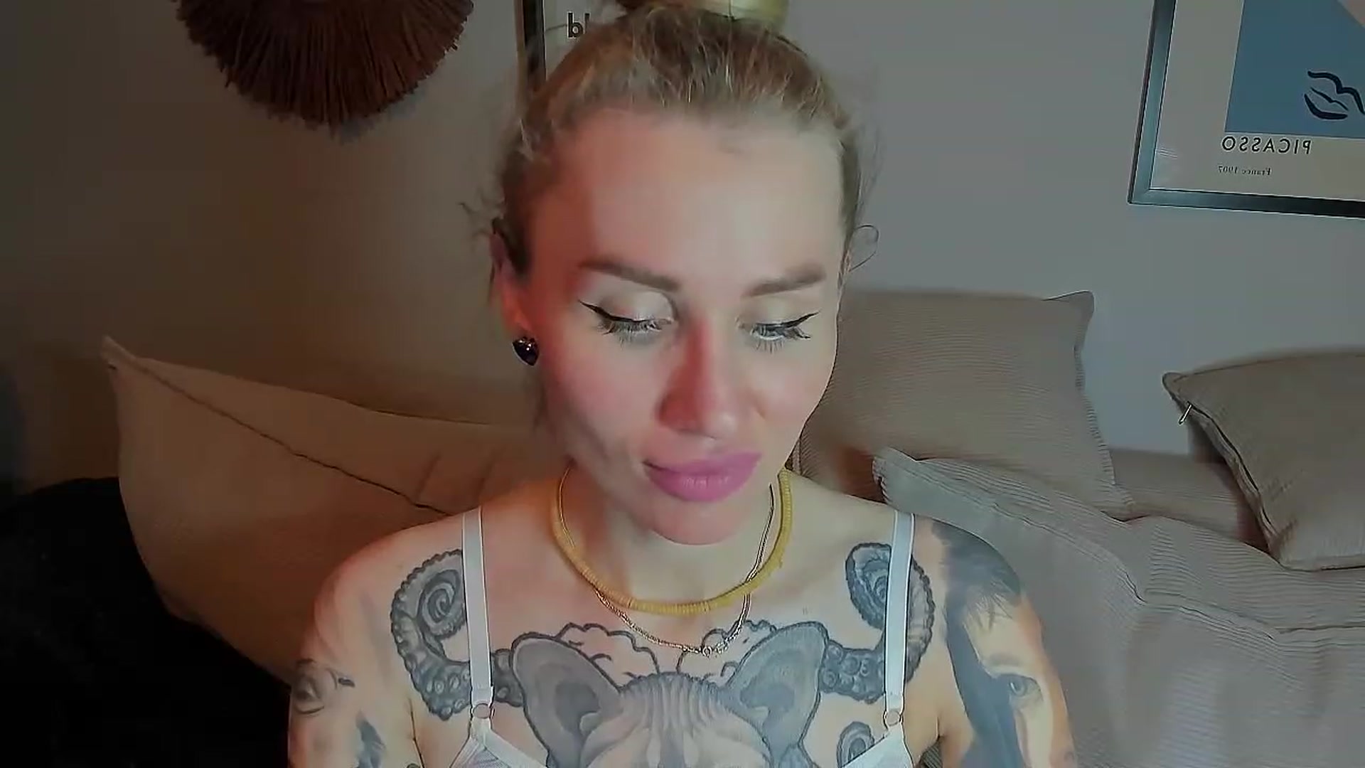Gallery image thumbnail from Alexa_Smithhh's myfreecams stream on, 06/15/2023, 20:11 image 15 of 20