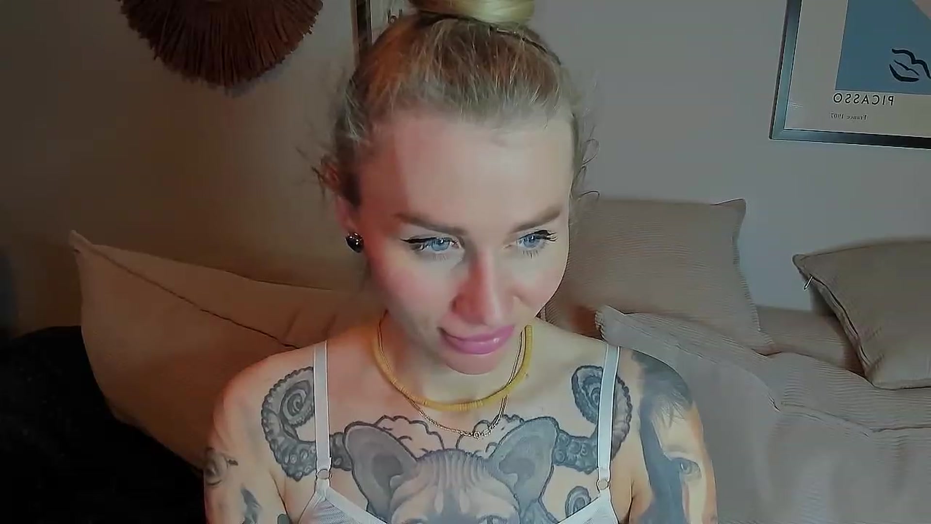 Gallery image thumbnail from Alexa_Smithhh's myfreecams stream on, 06/15/2023, 20:11 image 17 of 20