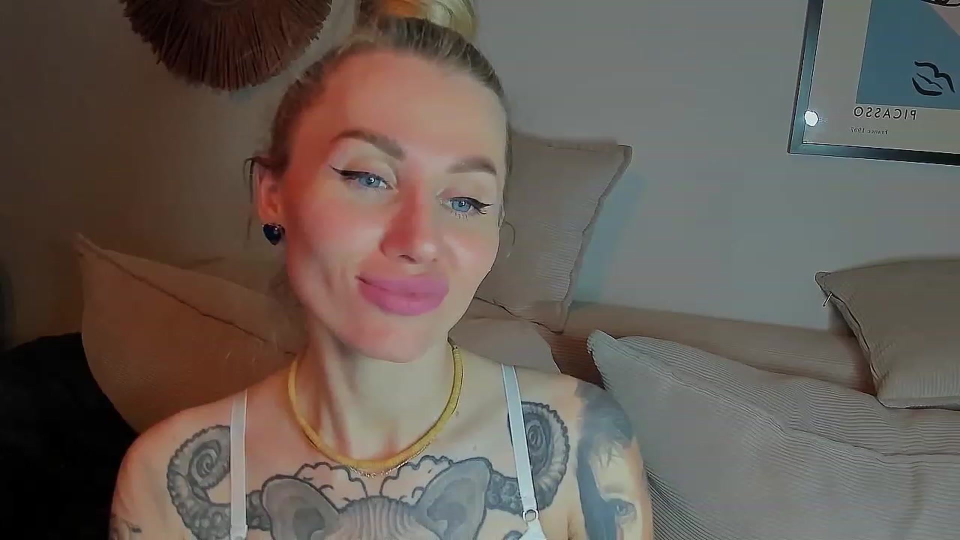 Gallery image thumbnail from Alexa_Smithhh's myfreecams stream on, 06/15/2023, 20:11 image 2 of 20