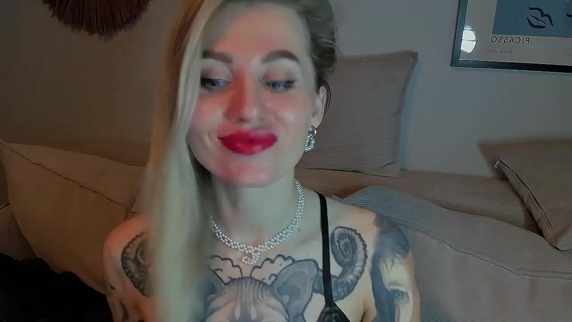 Gallery image thumbnail from Alexa_Smithhh's myfreecams stream on, 06/18/2023, 18:32 image 3 of 20