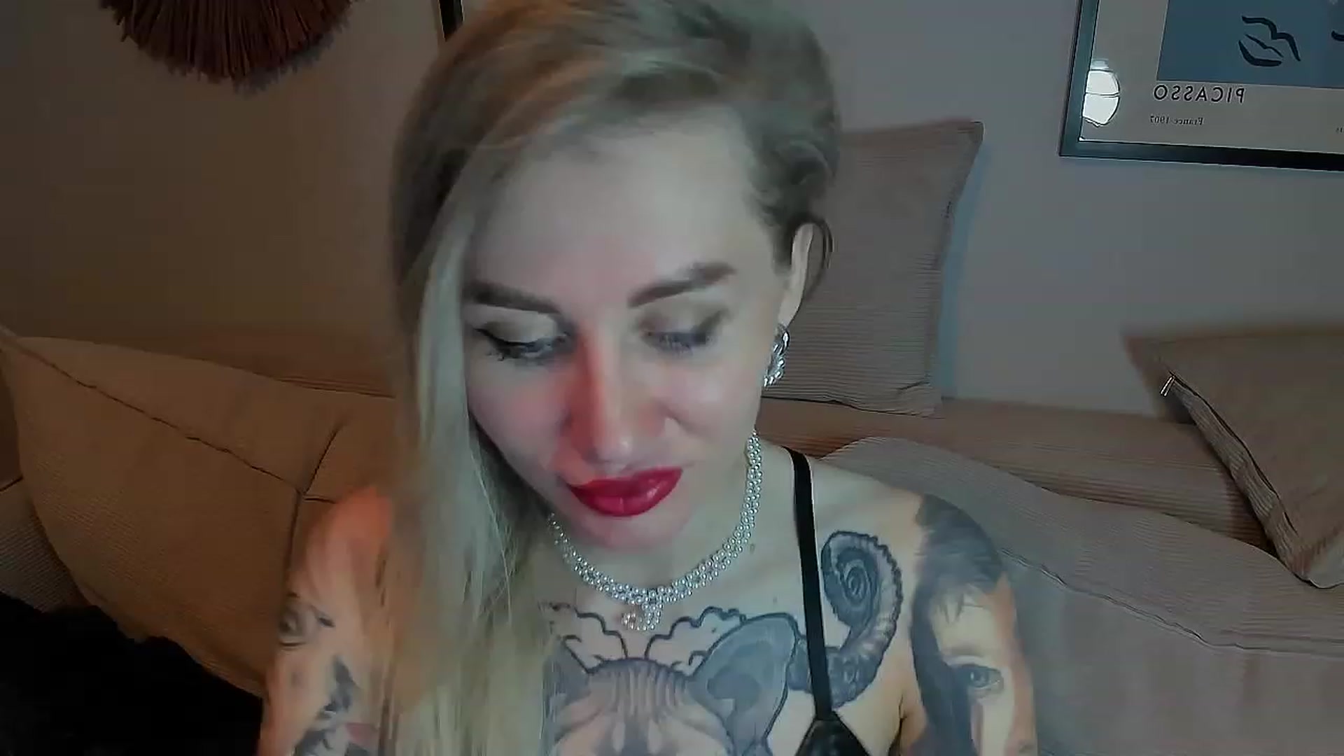 Gallery image thumbnail from Alexa_Smithhh's myfreecams stream on, 06/18/2023, 18:32 image 6 of 20