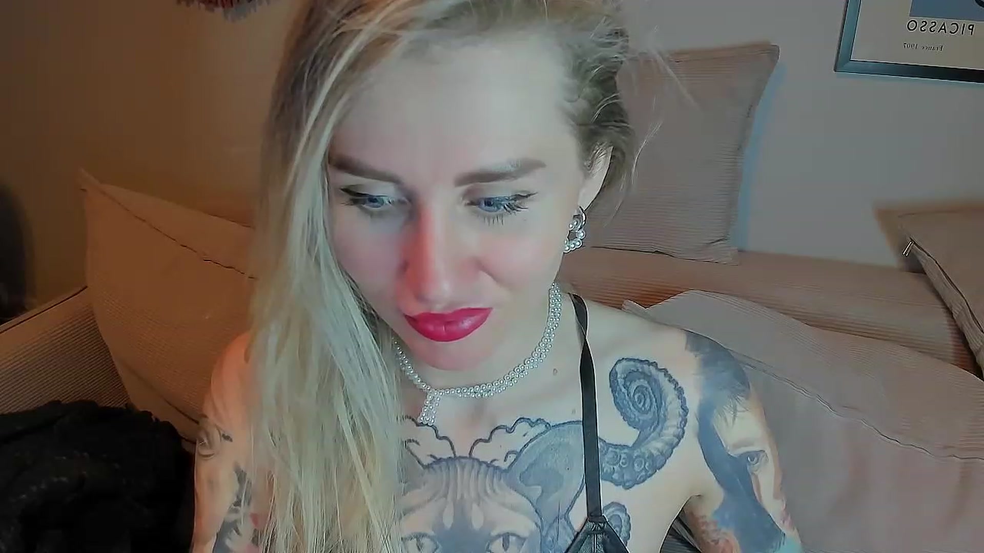 Gallery image thumbnail from Alexa_Smithhh's myfreecams stream on, 06/18/2023, 21:17 image 14 of 20