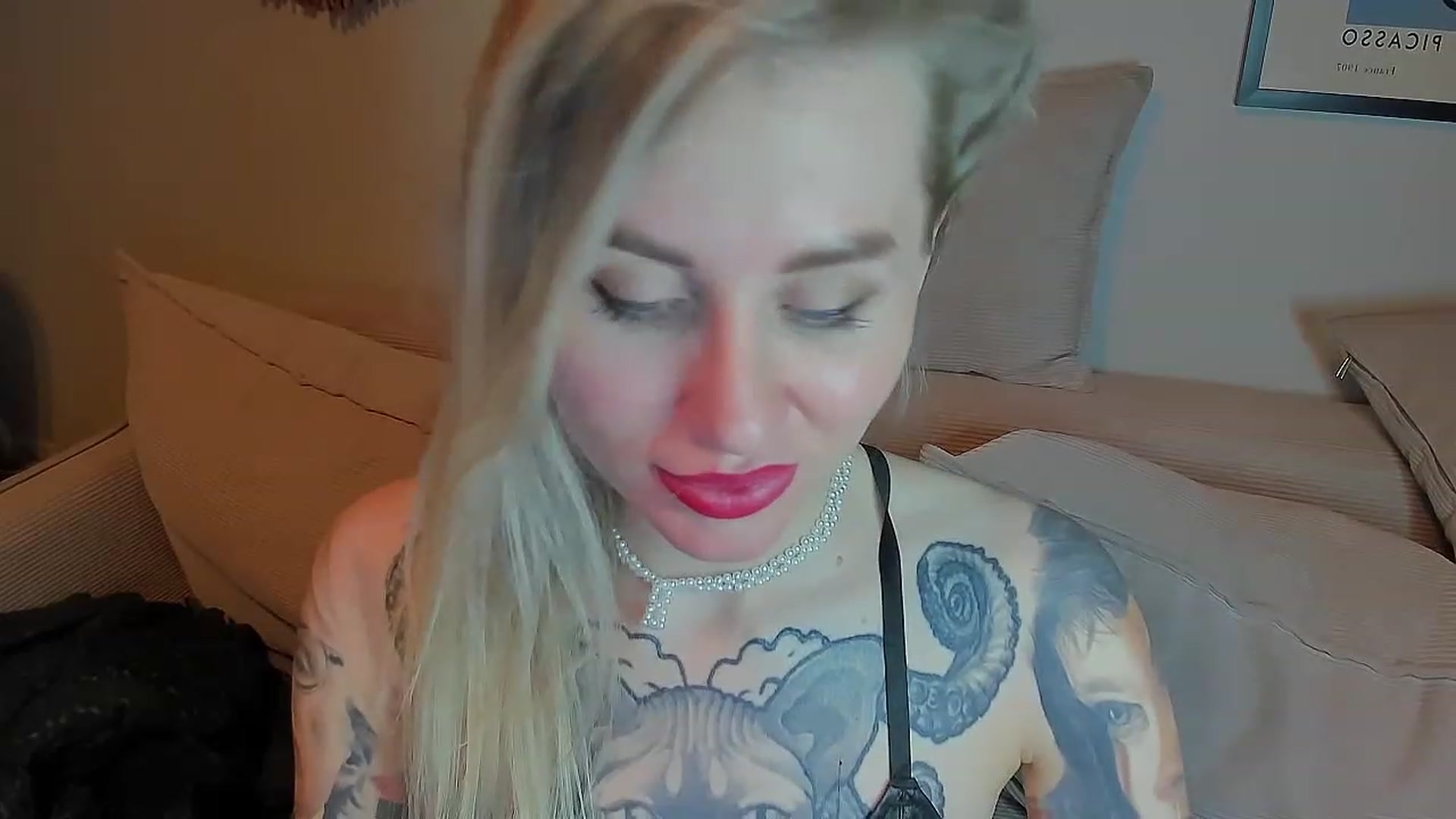 Gallery image thumbnail from Alexa_Smithhh's myfreecams stream on, 06/18/2023, 21:17 image 17 of 20