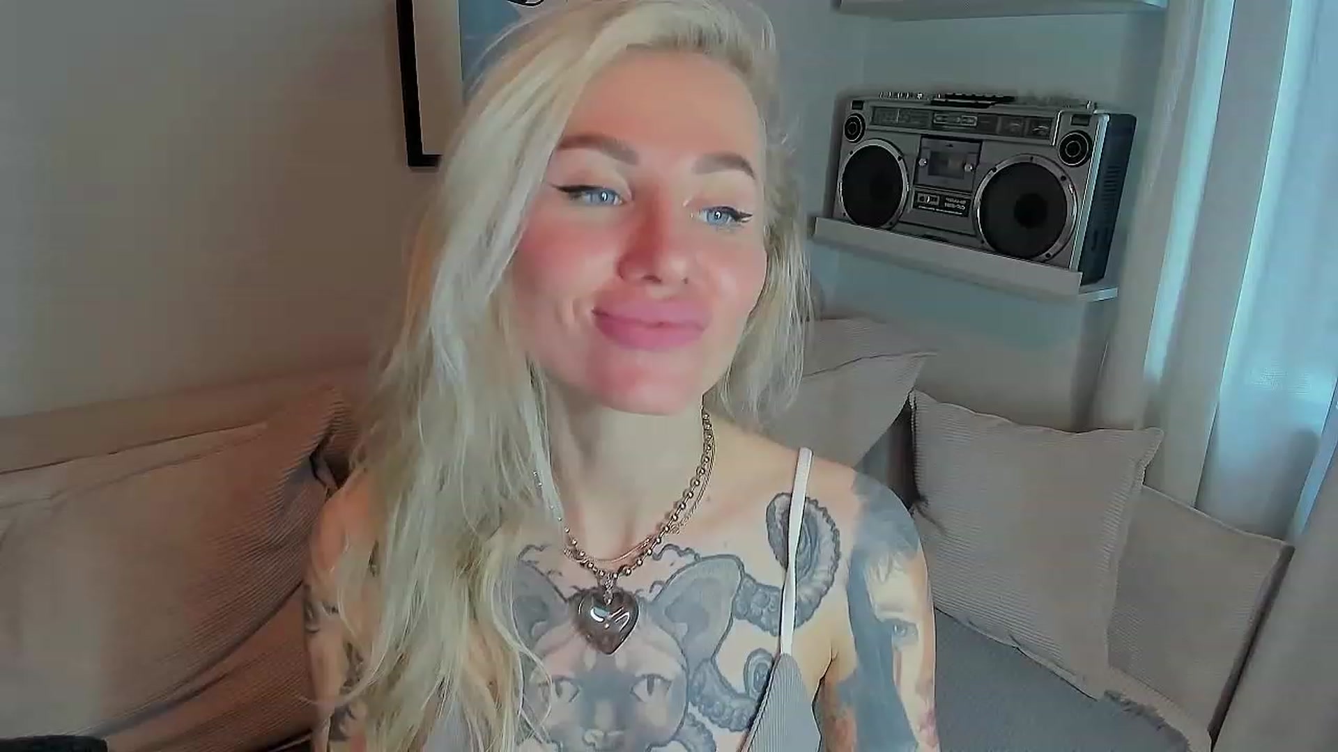 Gallery image thumbnail from Alexa_Smithhh's myfreecams stream on, 07/22/2023, 15:39 image 15 of 20