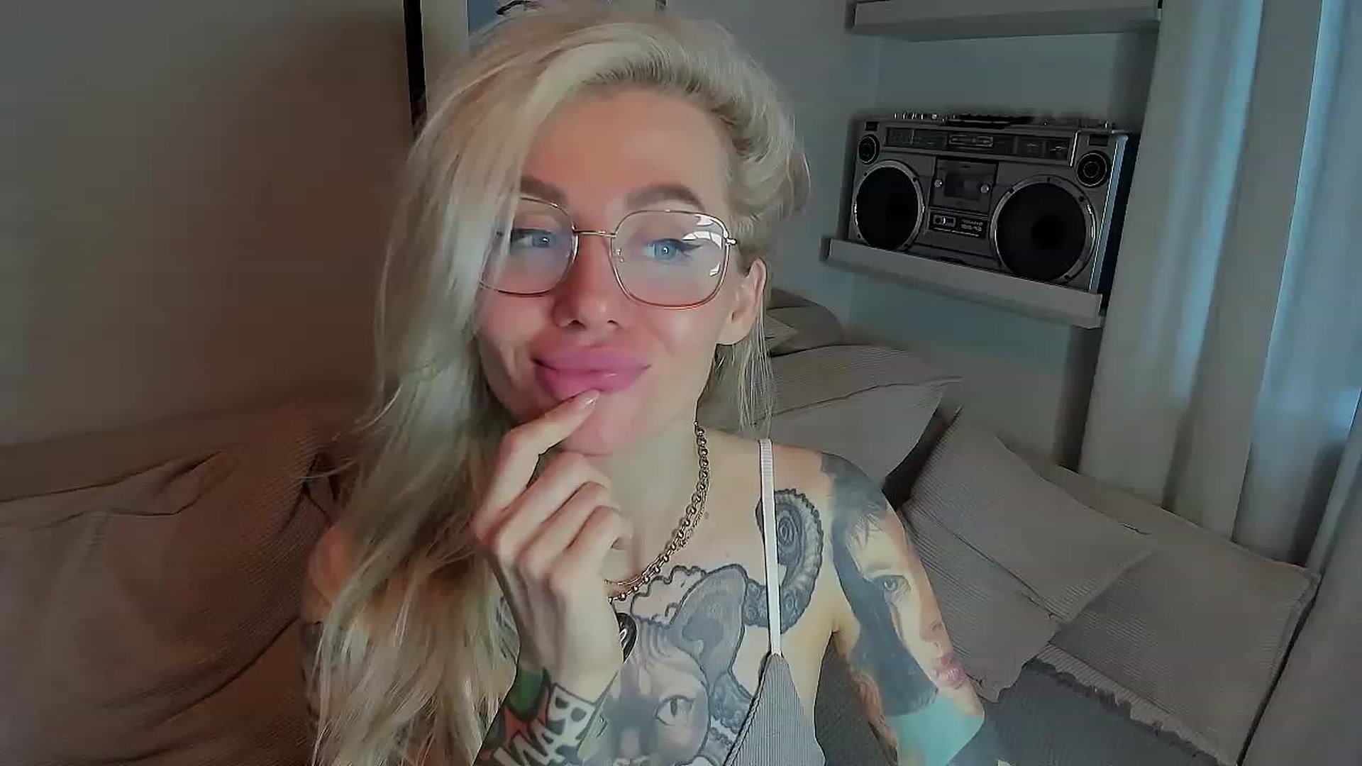 Gallery image thumbnail from Alexa_Smithhh's myfreecams stream on, 07/22/2023, 16:53 image 13 of 20