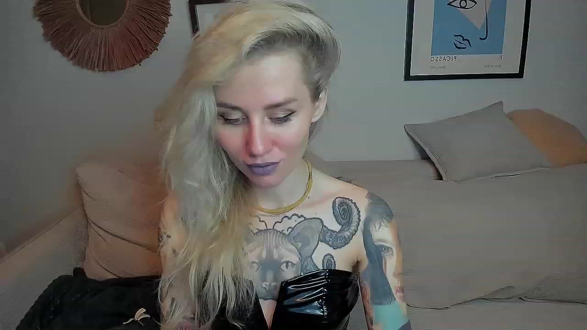 Gallery image thumbnail from Alexa_Smithhh's myfreecams stream on, 10/12/2023, 19:01 image 17 of 20