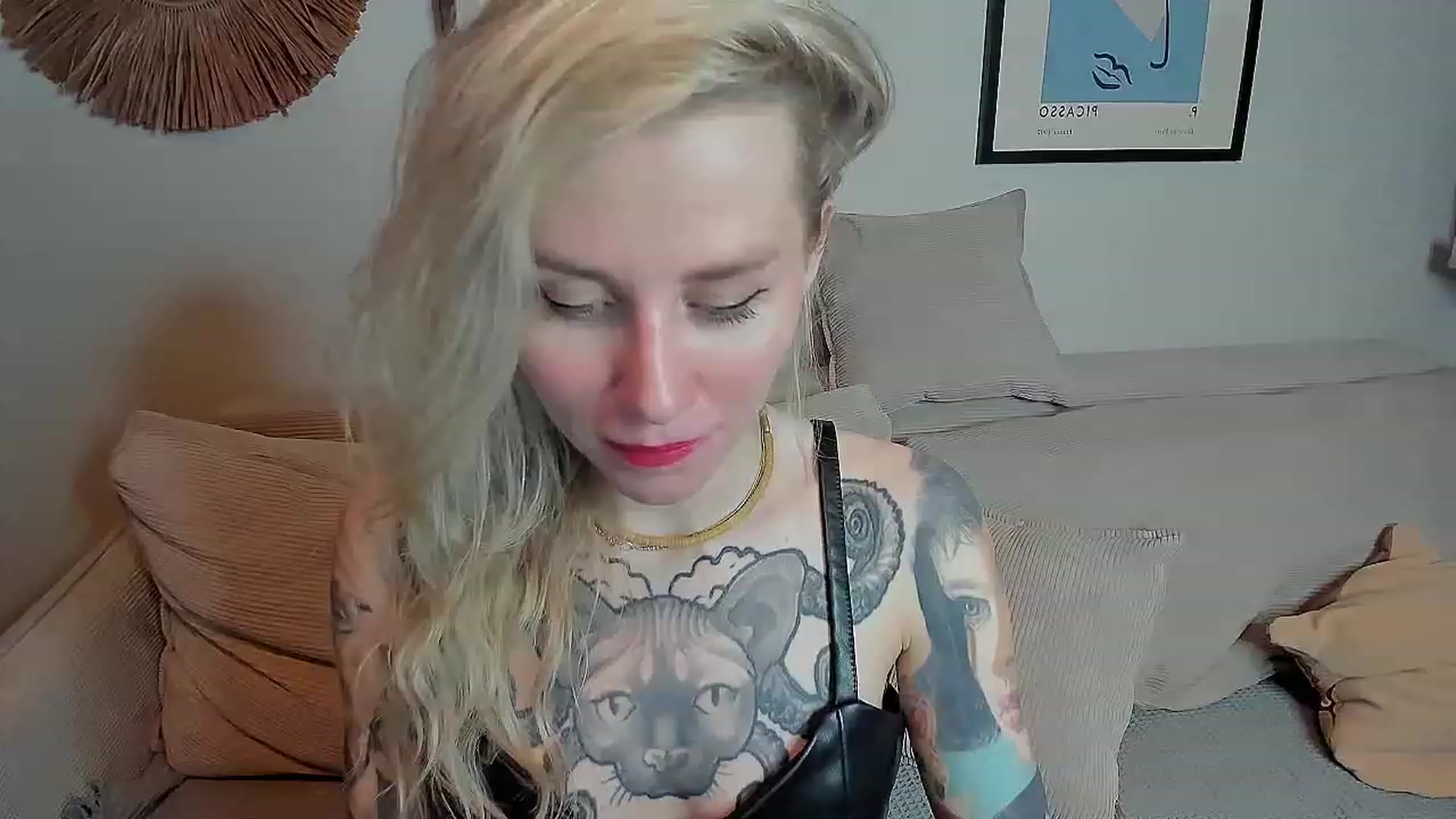 Gallery image thumbnail from Alexa_Smithhh's myfreecams stream on, 10/20/2023, 20:06 image 3 of 20