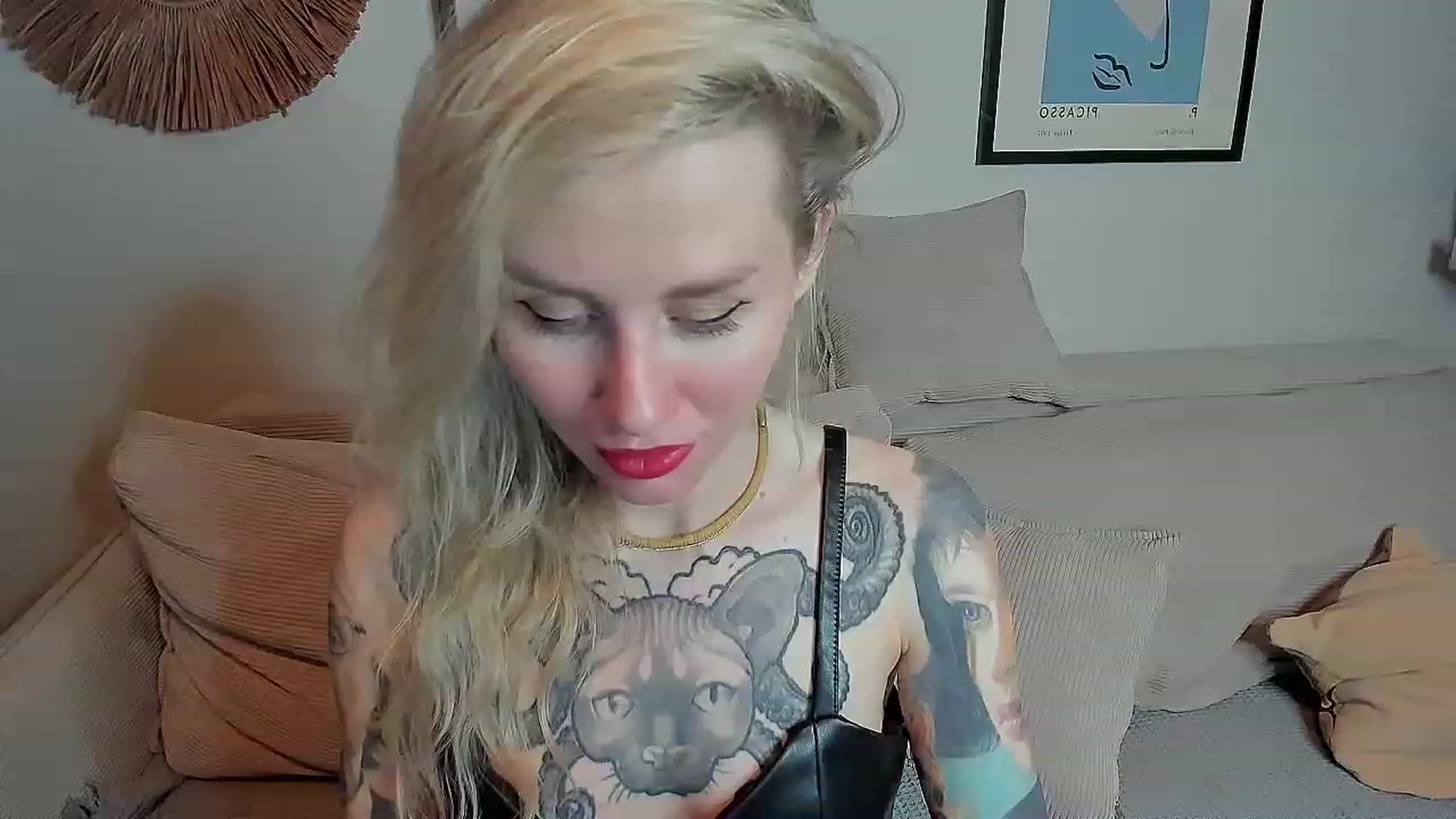 Gallery image thumbnail from Alexa_Smithhh's myfreecams stream on, 10/20/2023, 20:06 image 18 of 20