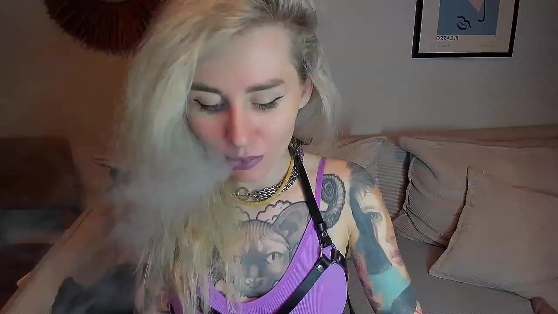 Gallery image thumbnail from Alexa_Smithhh's myfreecams stream on, 11/05/2023, 21:26 image 6 of 20