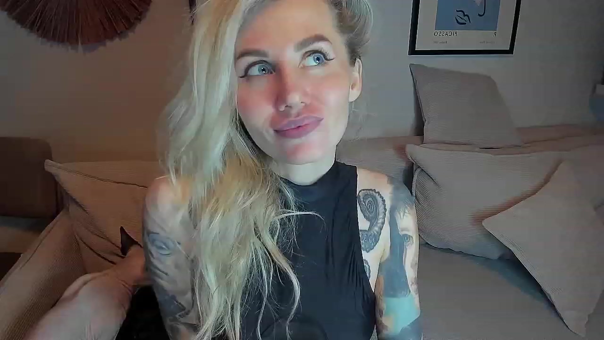 Gallery image thumbnail from Alexa_Smithhh's myfreecams stream on, 11/12/2023, 19:44 image 17 of 20