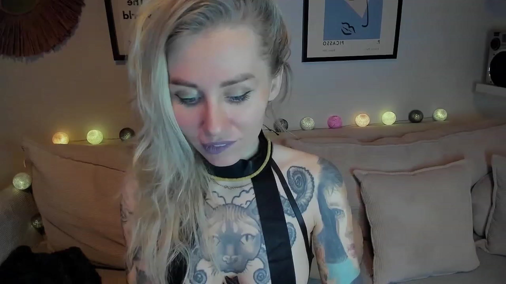Gallery image thumbnail from Alexa_Smithhh's myfreecams stream on, 12/08/2023, 19:59 image 3 of 20