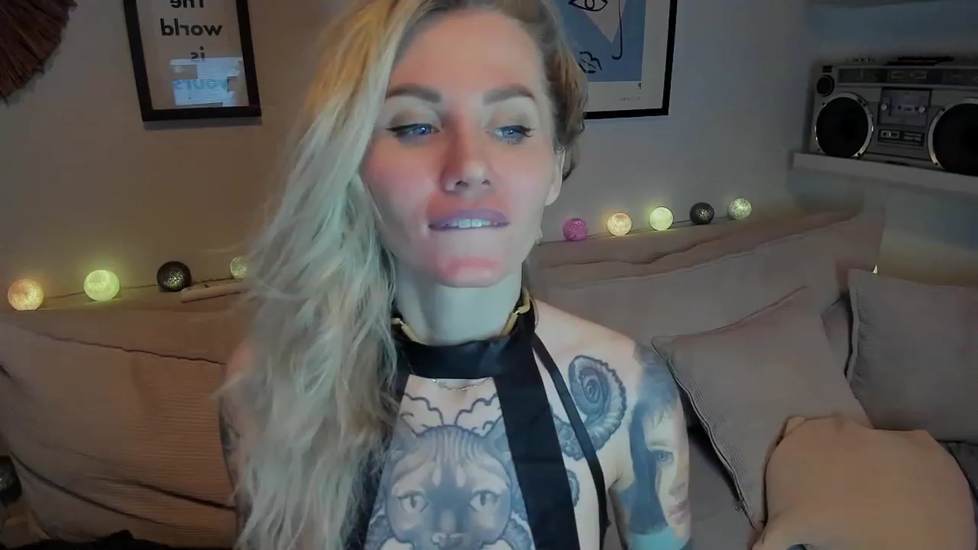 Gallery image thumbnail from Alexa_Smithhh's myfreecams stream on, 12/08/2023, 21:21 image 11 of 20