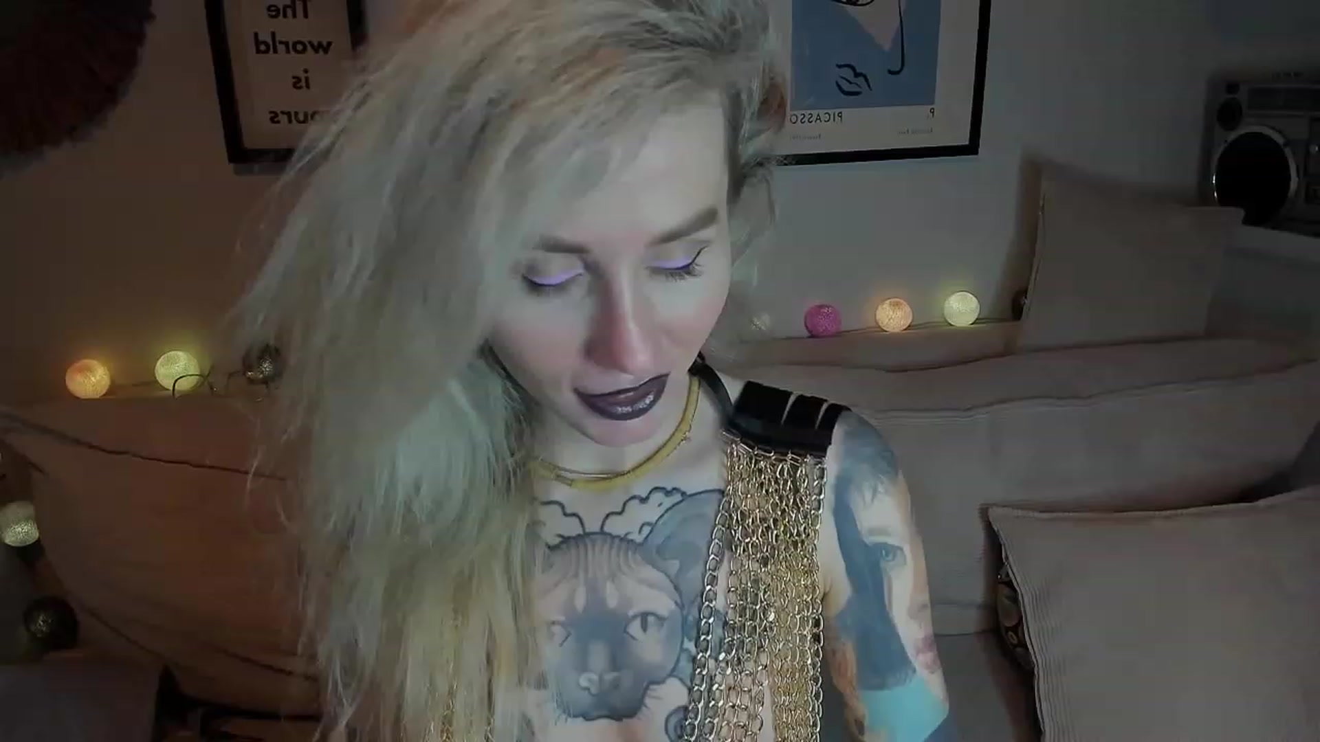 Gallery image thumbnail from Alexa_Smithhh's myfreecams stream on, 12/13/2023, 21:09 image 8 of 20