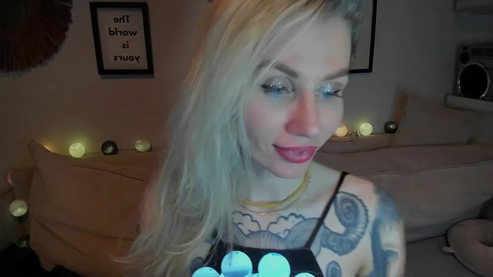Gallery image thumbnail from Alexa_Smithhh's myfreecams stream on, 12/17/2023, 17:36 image 9 of 20