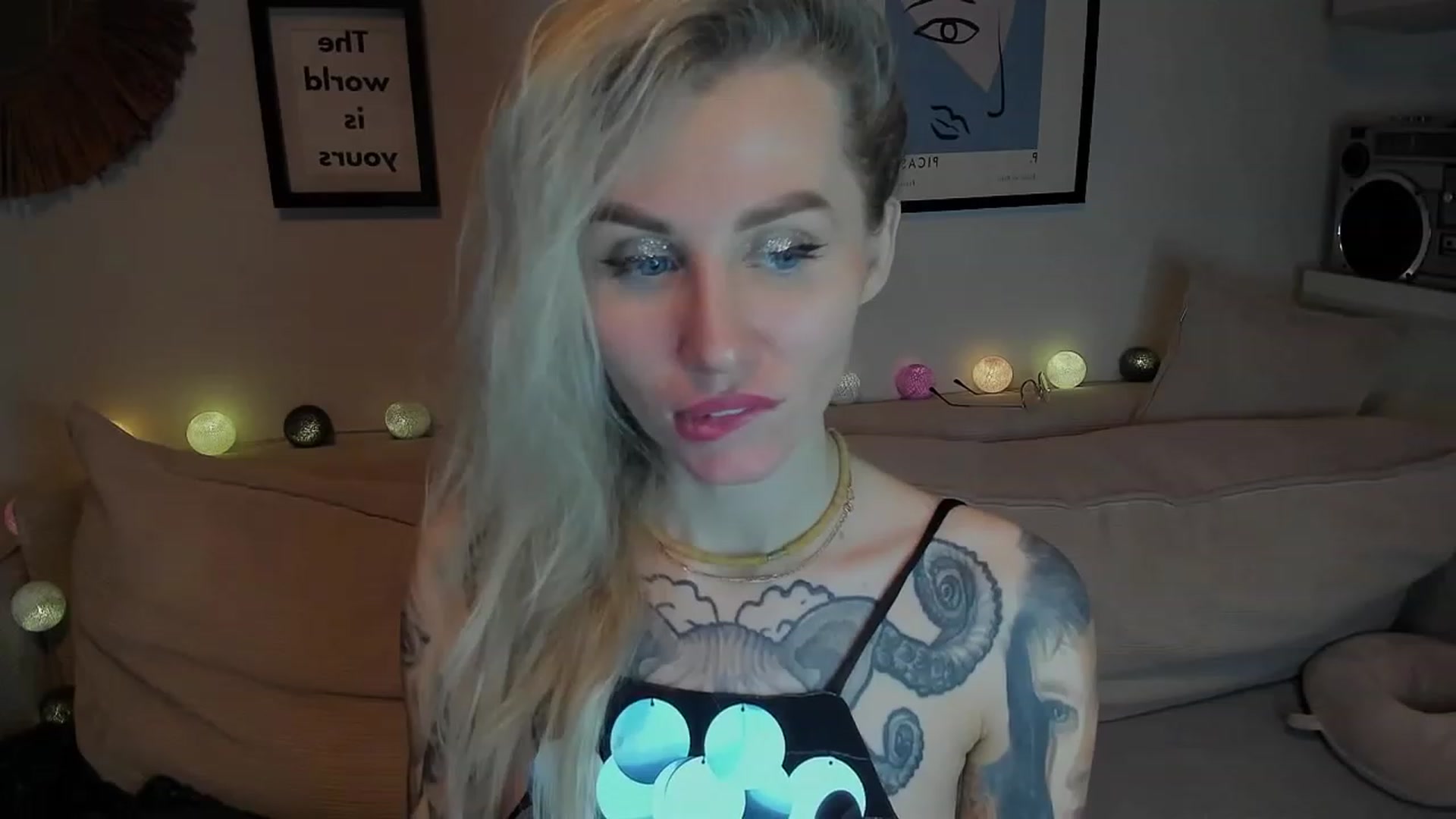 Gallery image thumbnail from Alexa_Smithhh's myfreecams stream on, 12/17/2023, 17:36 image 14 of 20