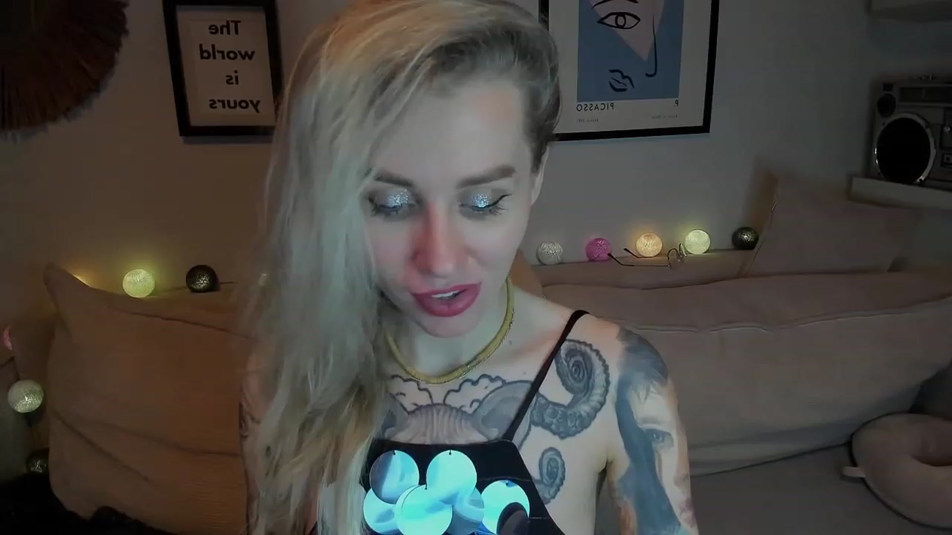 Gallery image thumbnail from Alexa_Smithhh's myfreecams stream on, 12/17/2023, 17:36 image 15 of 20
