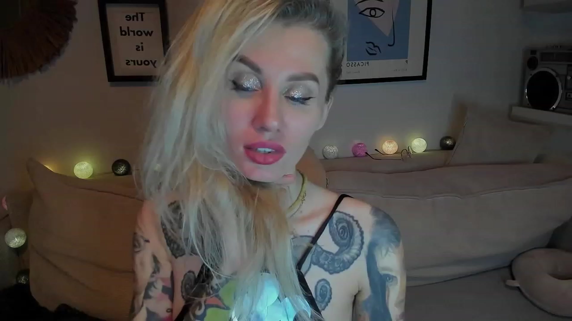 Gallery image thumbnail from Alexa_Smithhh's myfreecams stream on, 12/17/2023, 17:36 image 12 of 20