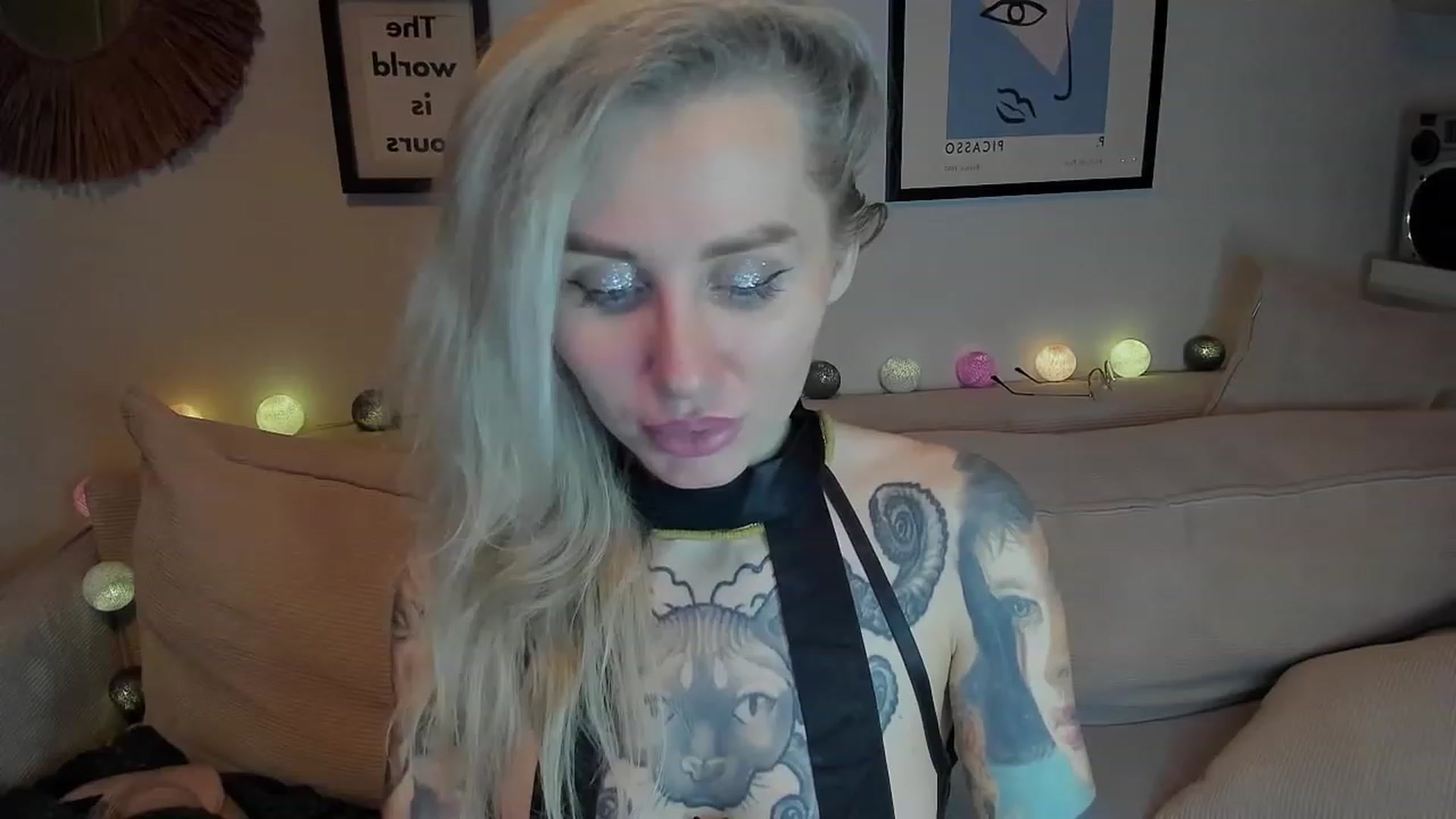 Gallery image thumbnail from Alexa_Smithhh's myfreecams stream on, 12/17/2023, 20:52 image 10 of 20