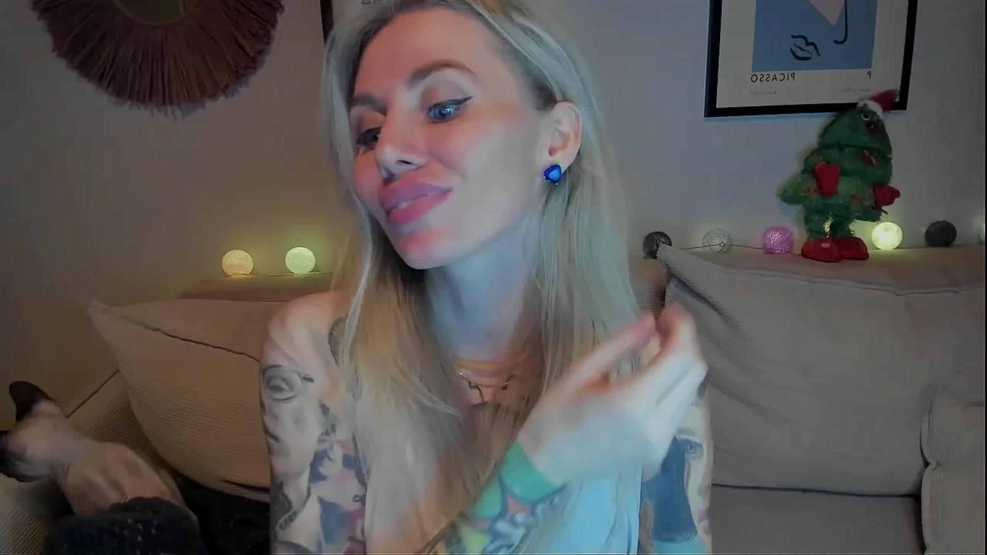 Gallery image thumbnail from Alexa_Smithhh's myfreecams stream on, 12/30/2023, 20:24 image 6 of 20