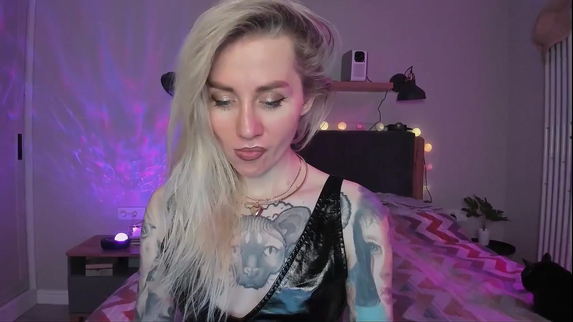 Gallery image thumbnail from Alexa_Smithhh's myfreecams stream on, 04/01/2024, 21:13 image 5 of 20