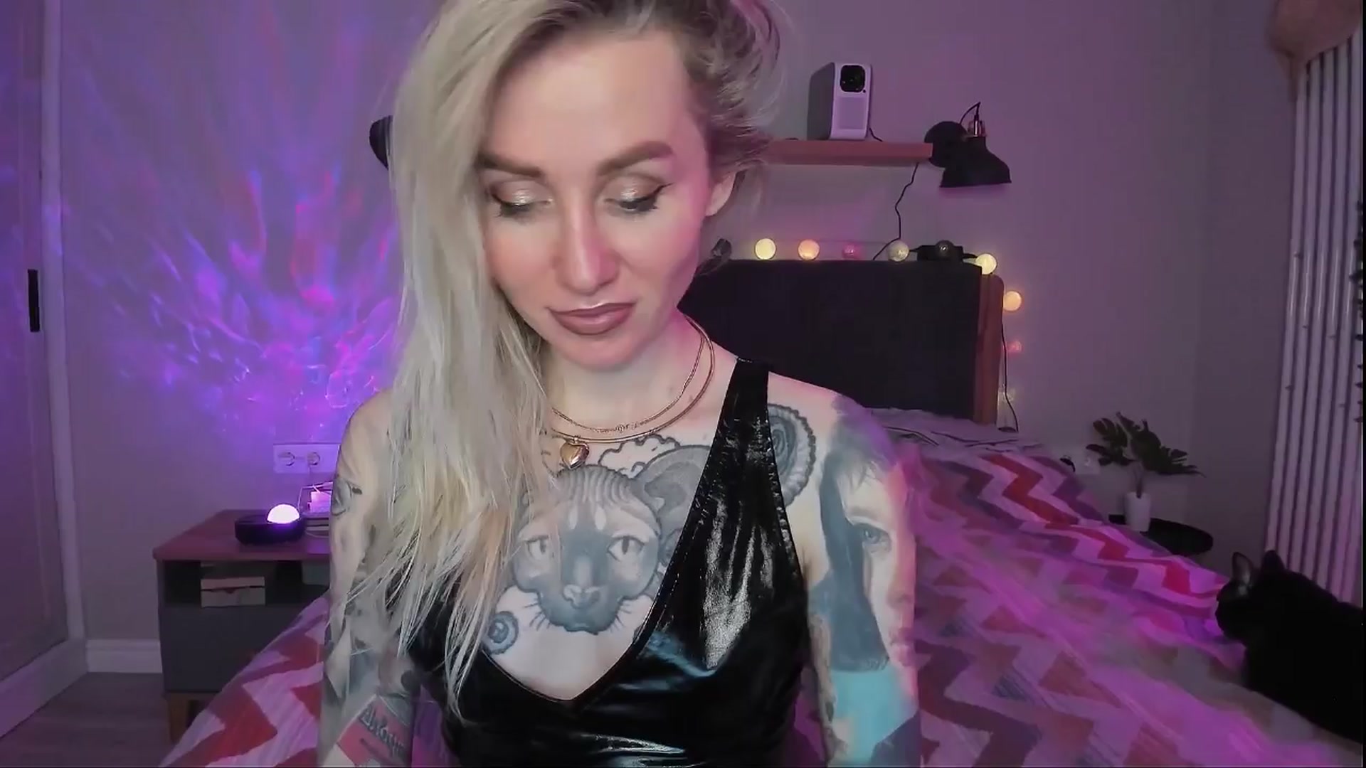 Gallery image thumbnail from Alexa_Smithhh's myfreecams stream on, 04/01/2024, 21:13 image 14 of 20