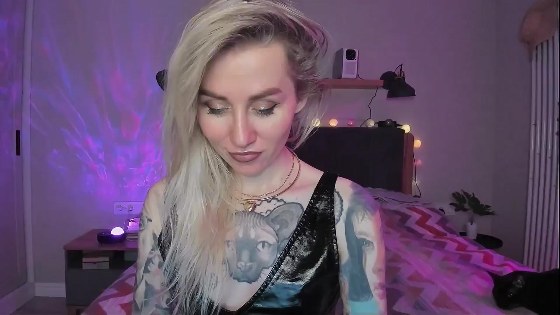 Gallery image thumbnail from Alexa_Smithhh's myfreecams stream on, 04/01/2024, 21:13 image 8 of 20