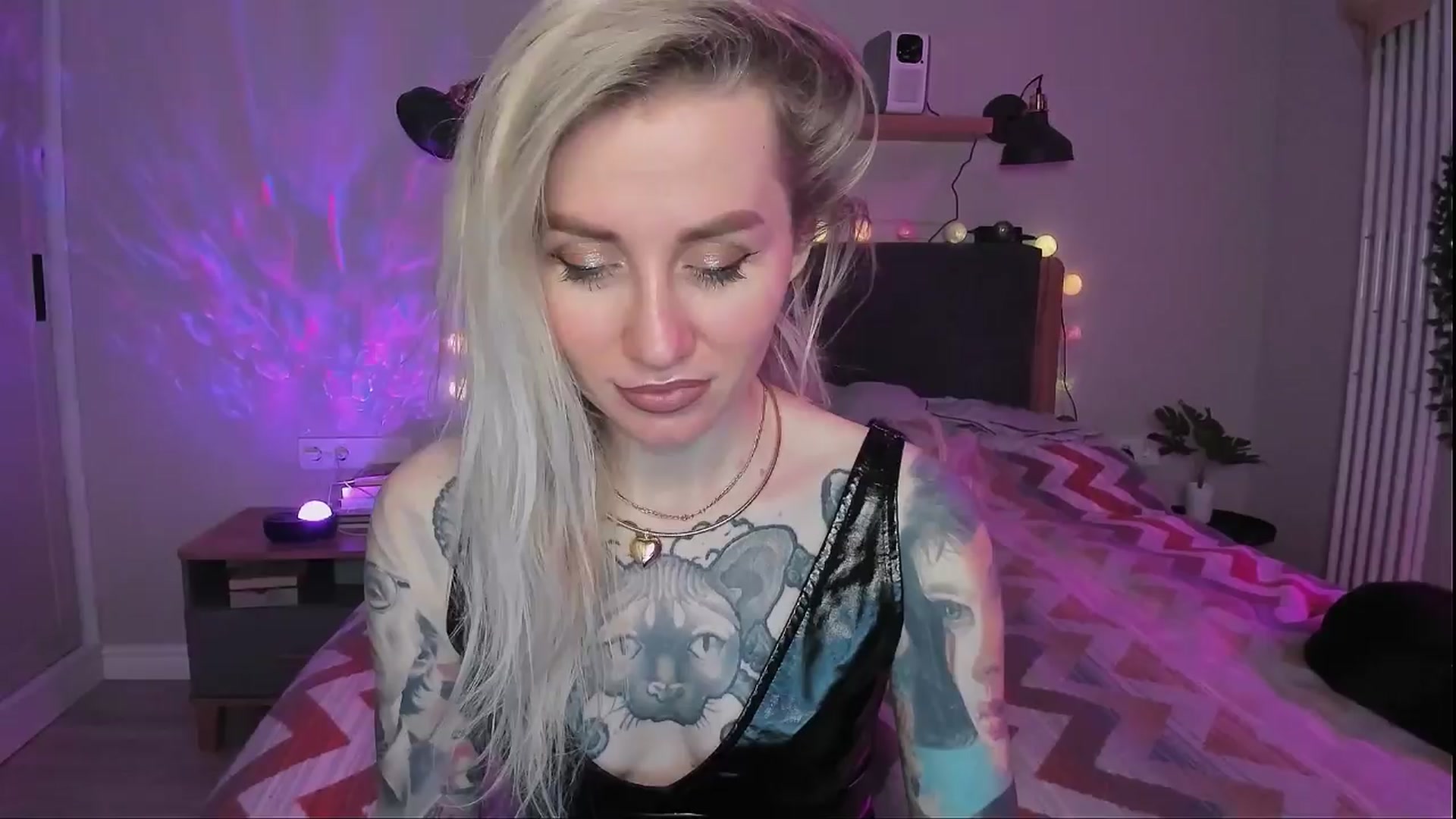 Gallery image thumbnail from Alexa_Smithhh's myfreecams stream on, 04/01/2024, 21:59 image 17 of 20