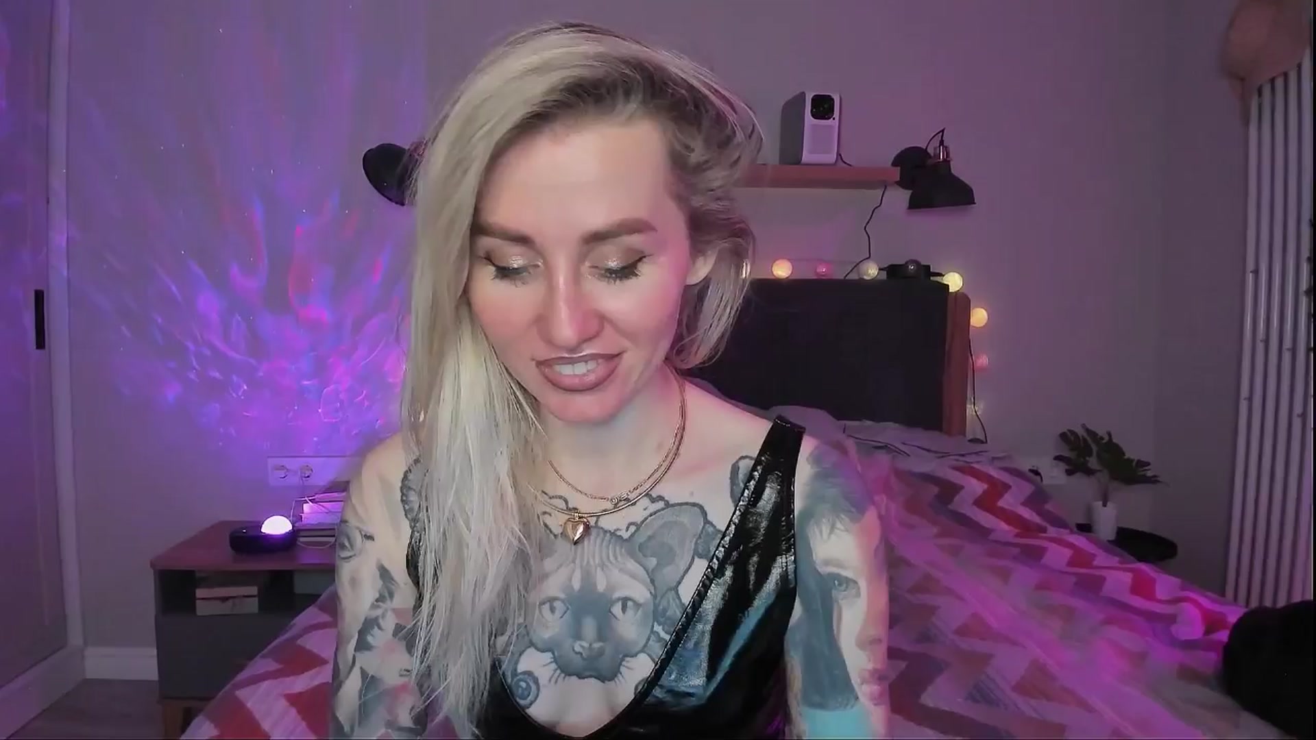 Gallery image thumbnail from Alexa_Smithhh's myfreecams stream on, 04/01/2024, 21:59 image 8 of 20