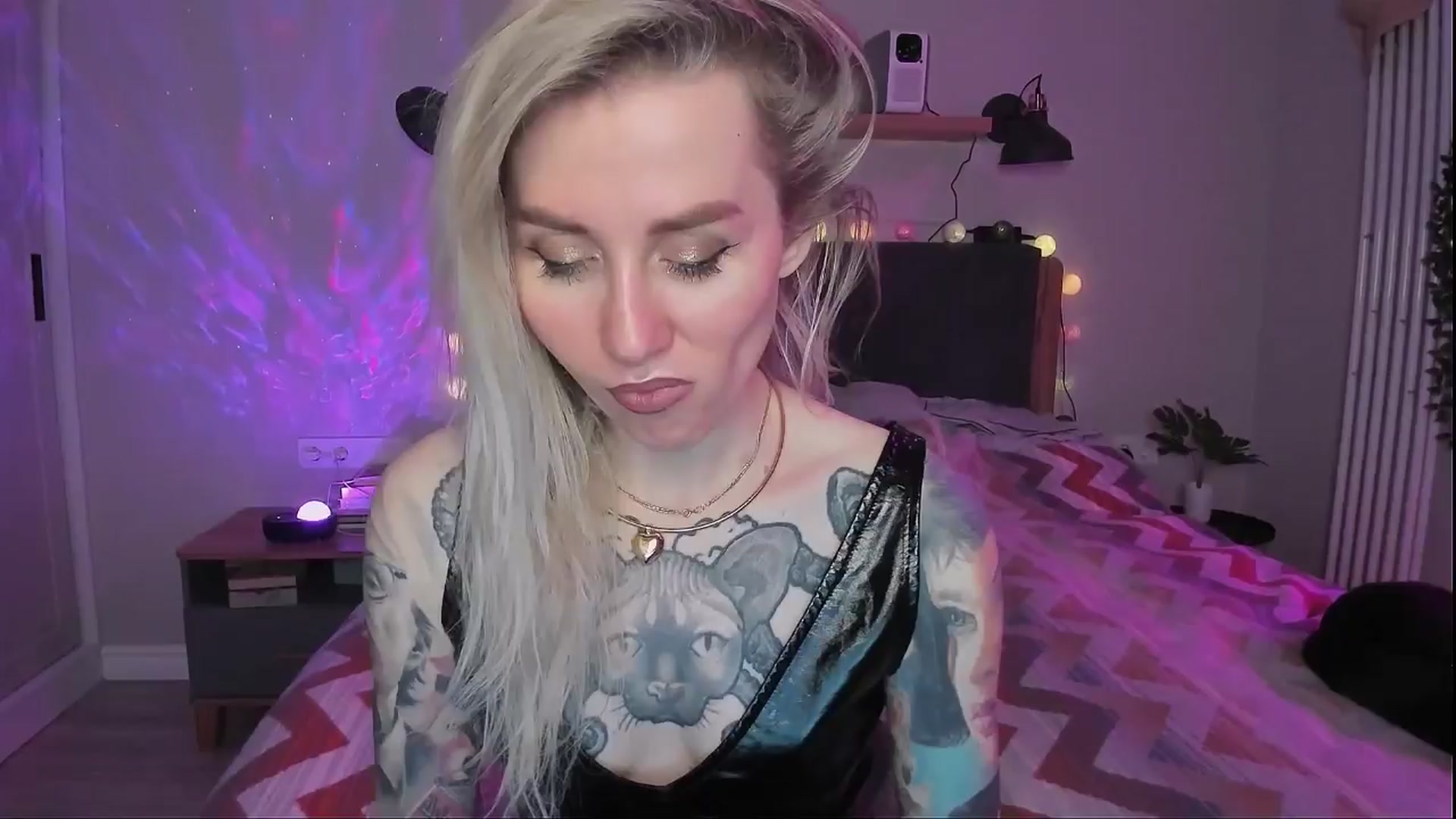 Gallery image thumbnail from Alexa_Smithhh's myfreecams stream on, 04/01/2024, 21:59 image 18 of 20