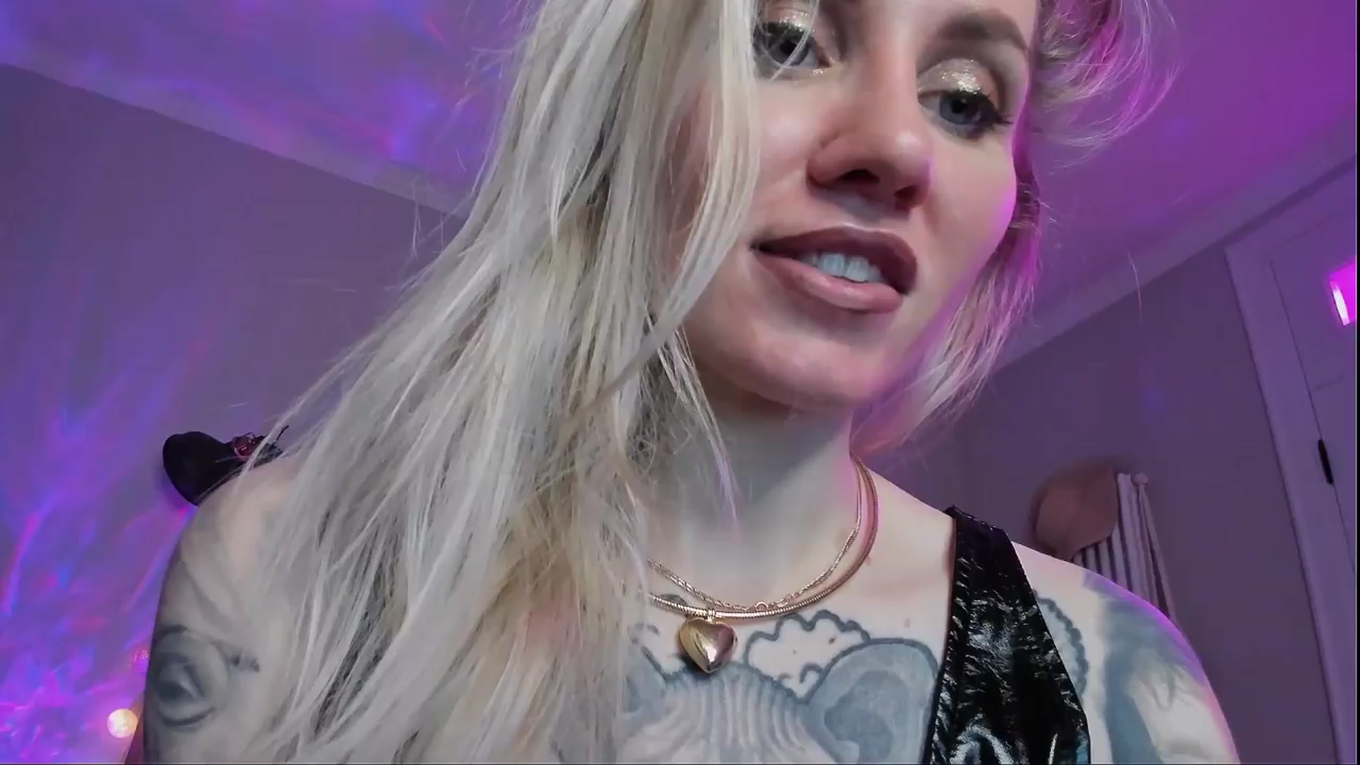 Gallery image thumbnail from Alexa_Smithhh's myfreecams stream on, 04/01/2024, 21:59 image 12 of 20