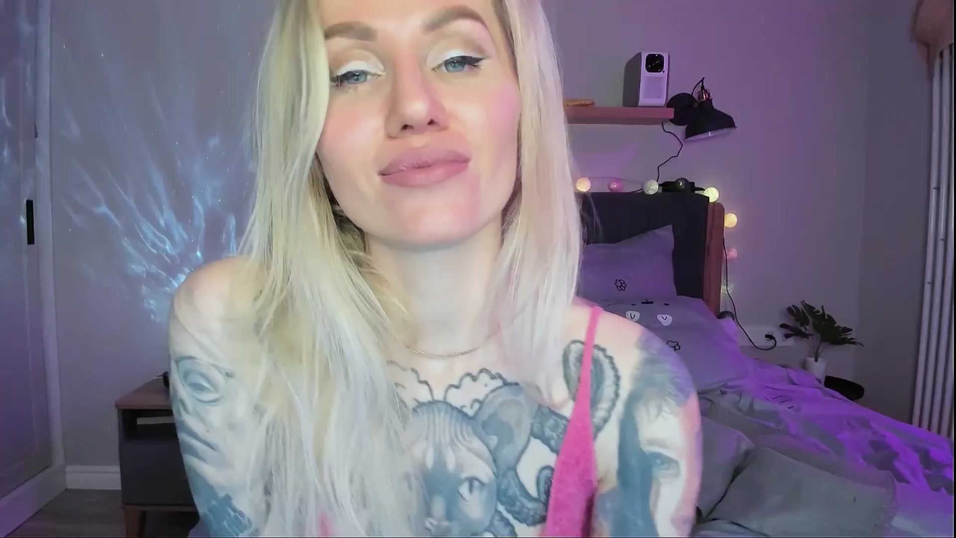 Gallery image thumbnail from Alexa_Smithhh's myfreecams stream on, 04/11/2024, 18:49 image 17 of 20