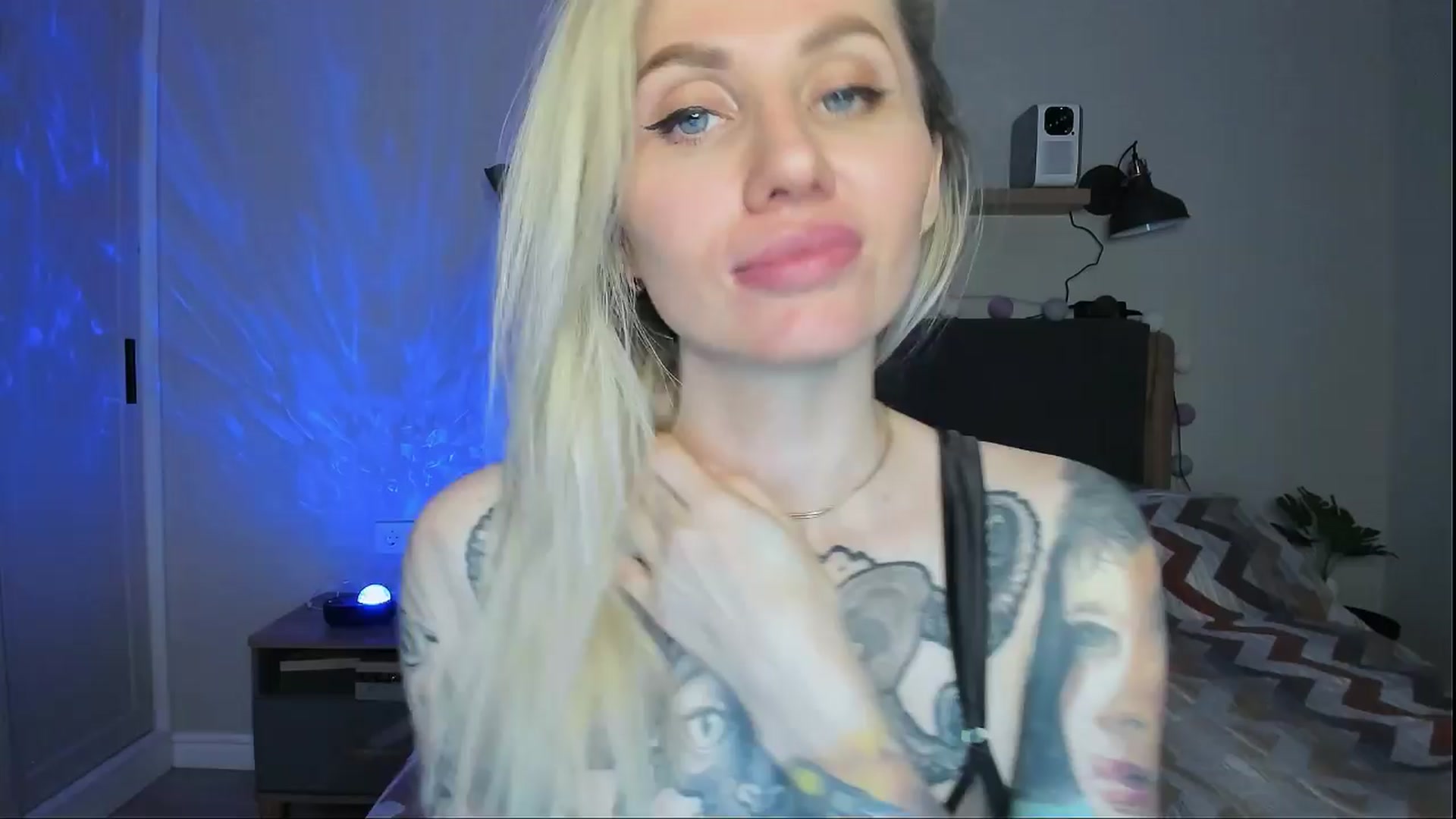 Gallery image thumbnail from Alexa_Smithhh's myfreecams stream on, 04/15/2024, 20:57 image 5 of 20