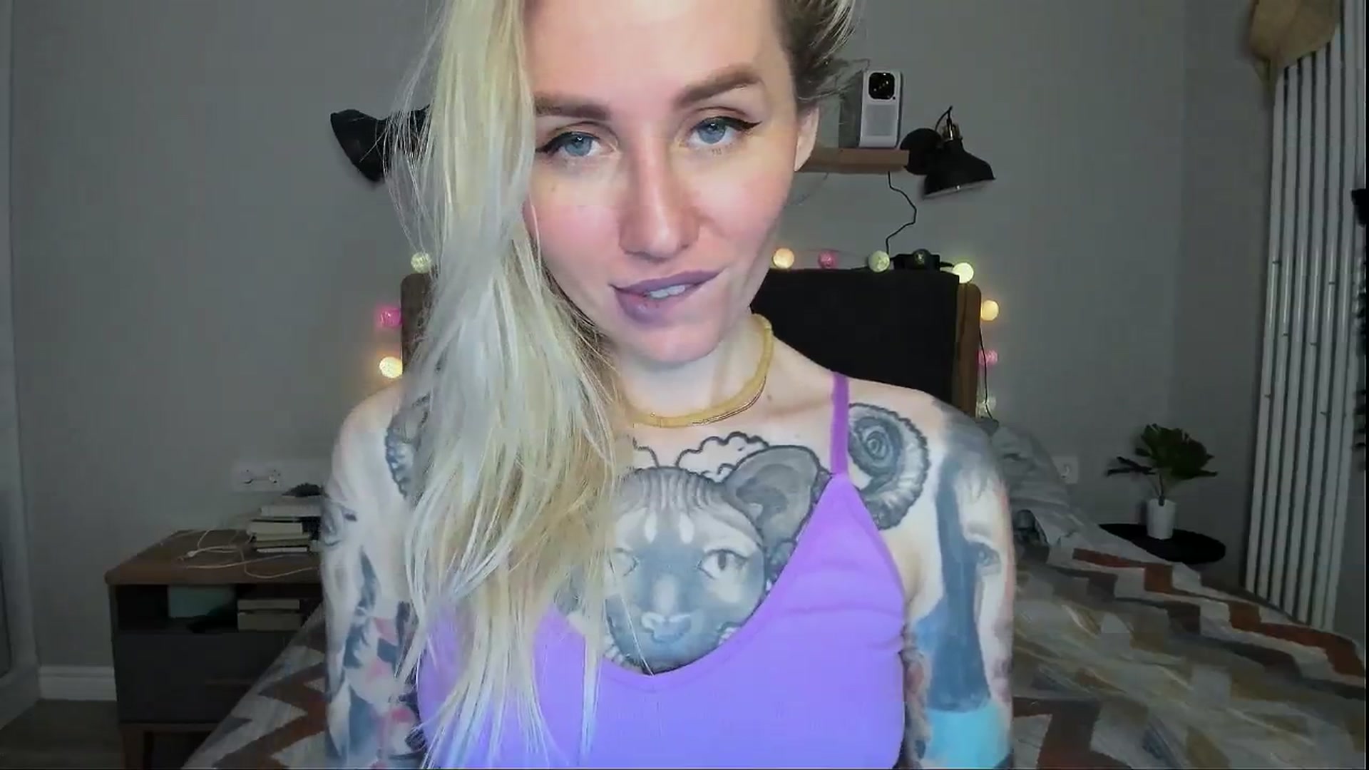 Gallery image thumbnail from Alexa_Smithhh's myfreecams stream on, 05/03/2024, 20:16 image 6 of 20