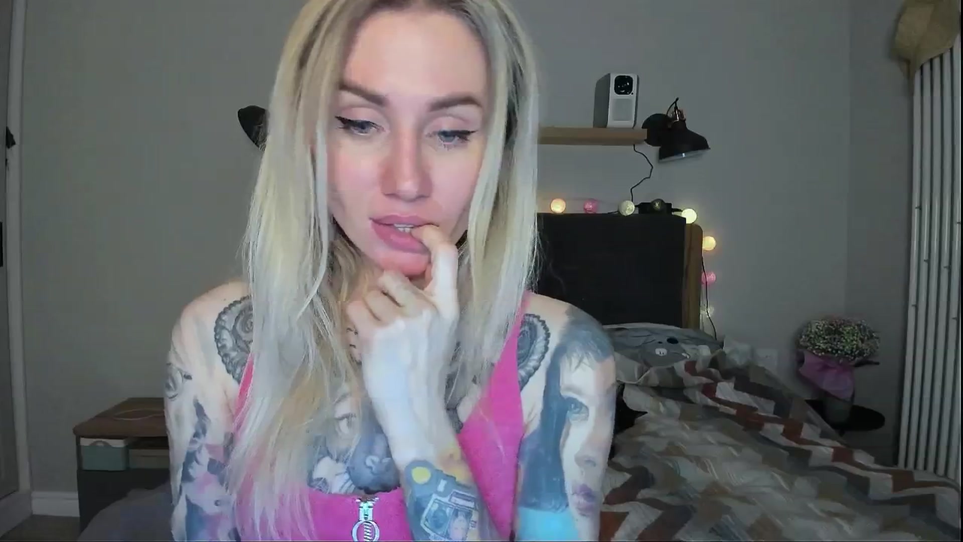 Gallery image thumbnail from Alexa_Smithhh's myfreecams stream on, 05/05/2024, 20:29 image 14 of 20