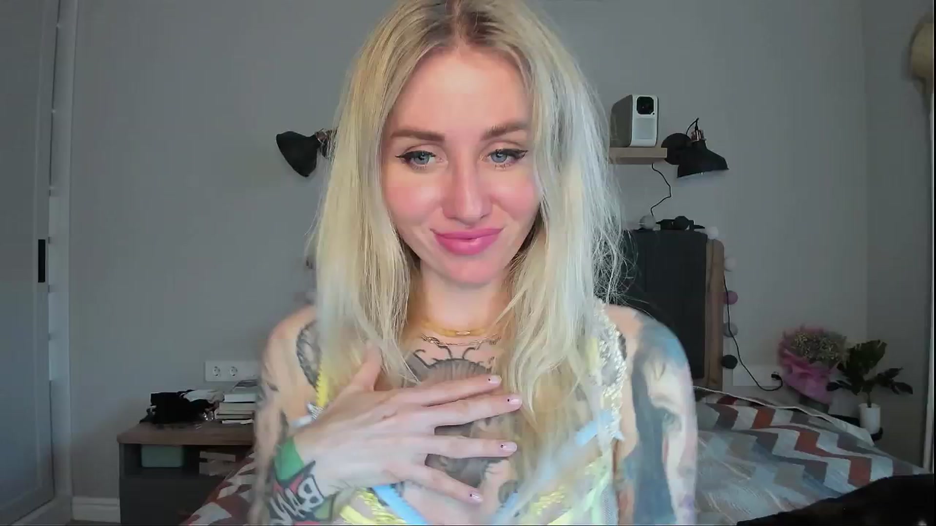 Gallery image thumbnail from Alexa_Smithhh's myfreecams stream on, 05/28/2024, 18:18 image 17 of 20