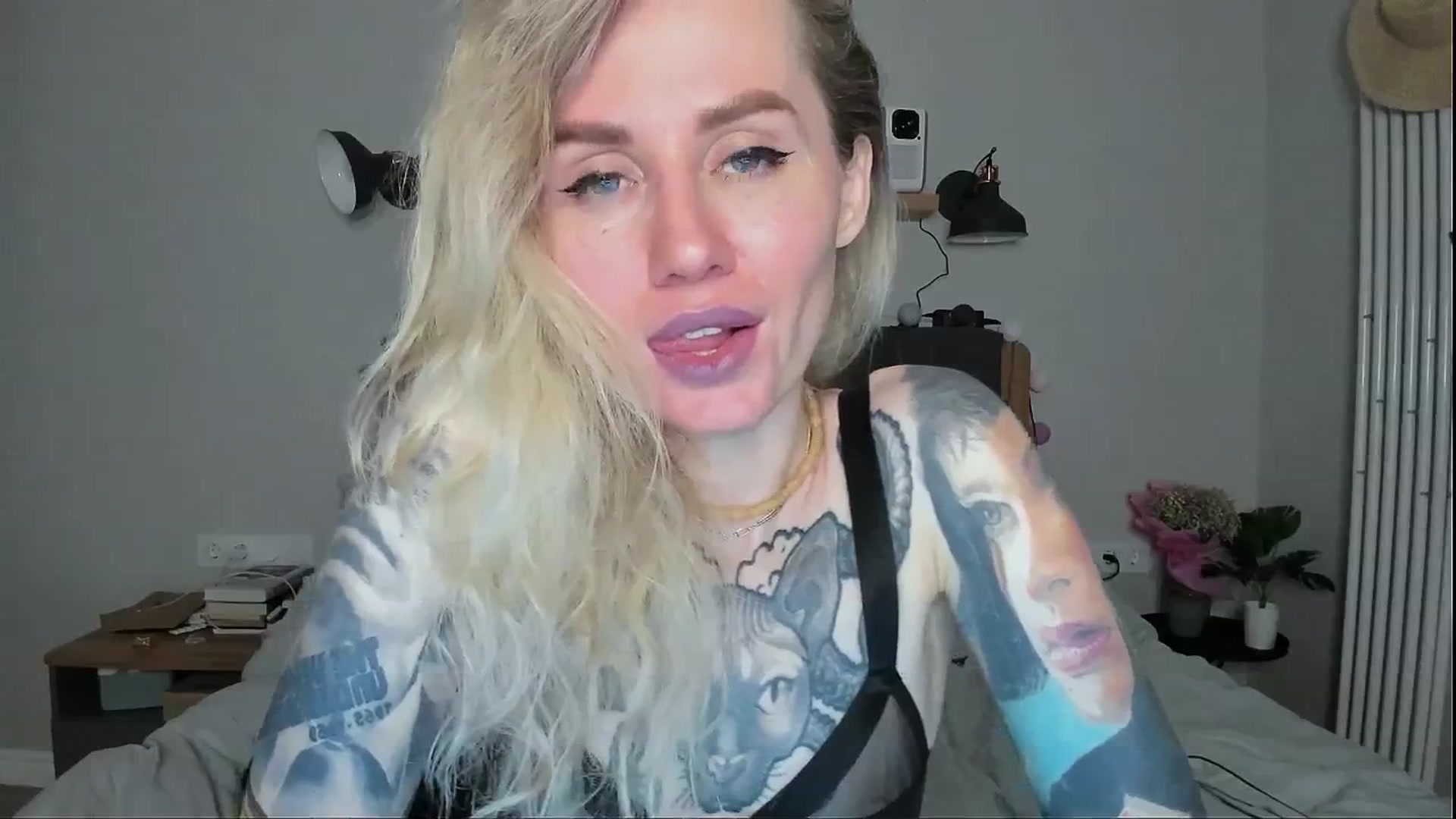 Gallery image thumbnail from Alexa_Smithhh's myfreecams stream on, 06/13/2024, 20:42 image 6 of 20