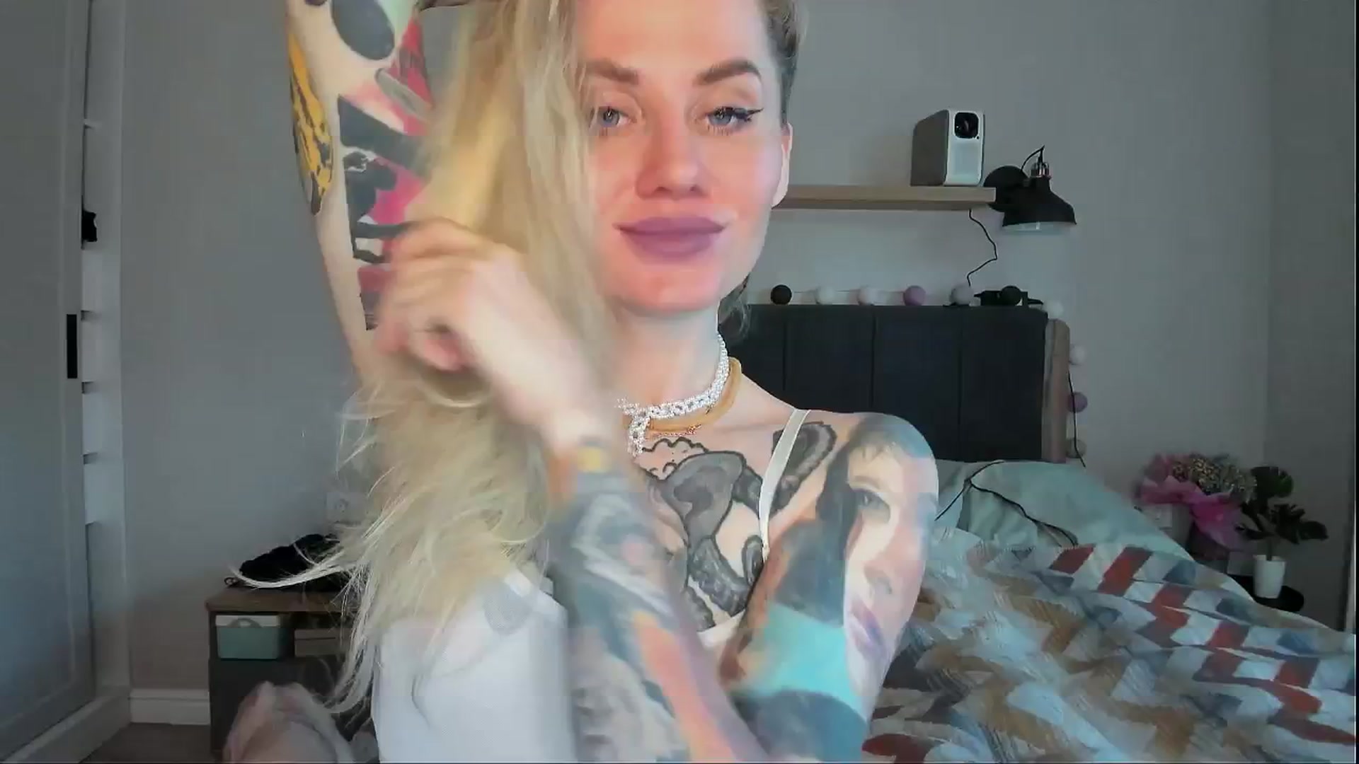 Gallery image thumbnail from Alexa_Smithhh's myfreecams stream on, 06/27/2024, 18:49 image 10 of 20