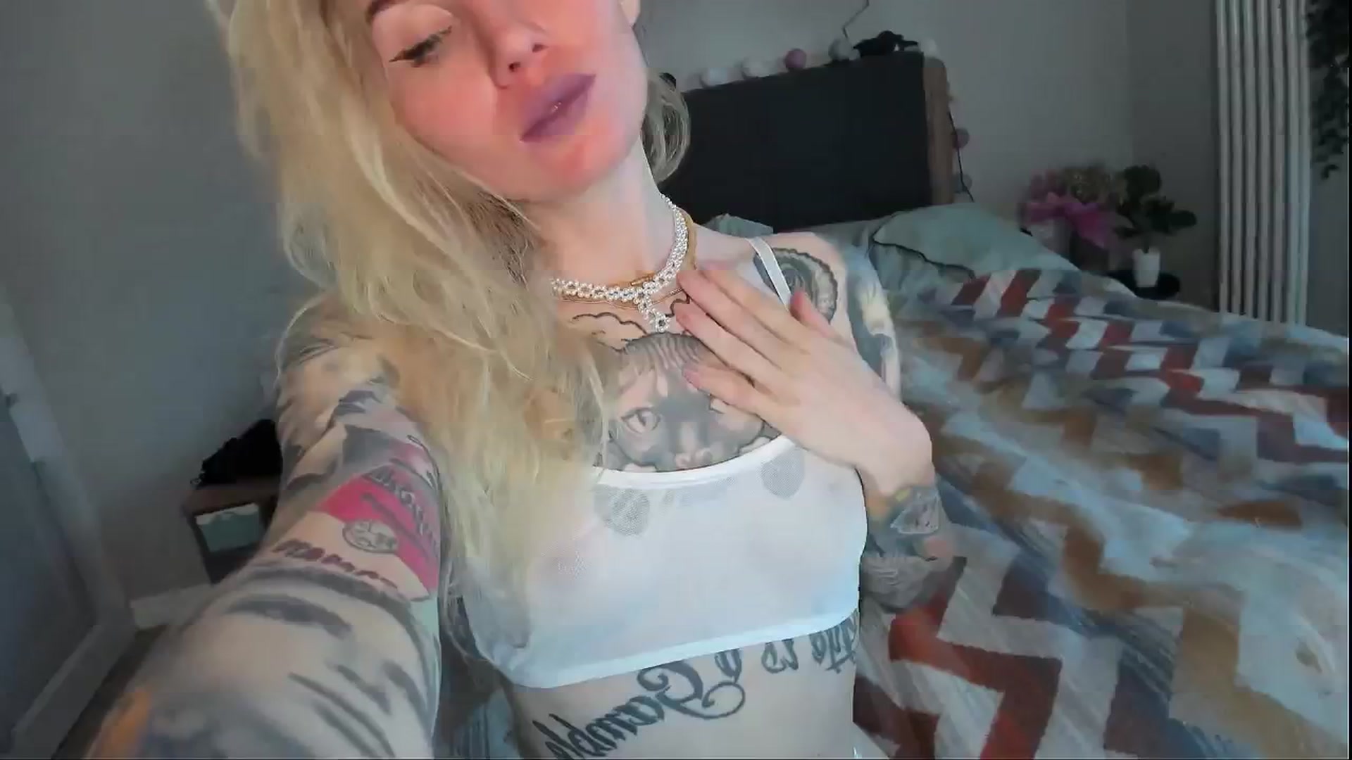 Gallery image thumbnail from Alexa_Smithhh's myfreecams stream on, 06/27/2024, 18:49 image 18 of 20