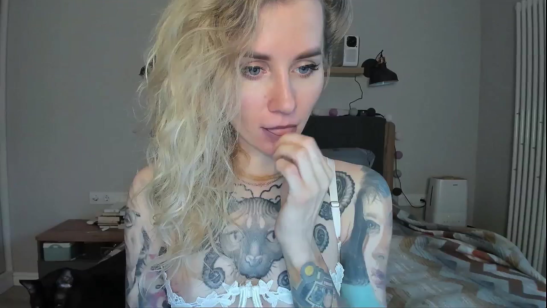 Gallery image thumbnail from Alexa_Smithhh's myfreecams stream on, 07/05/2024, 21:19 image 2 of 20