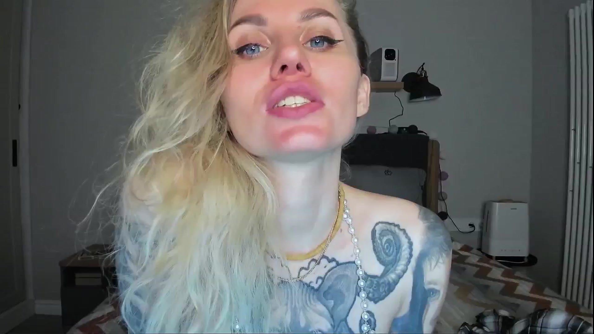 Gallery image thumbnail from Alexa_Smithhh's myfreecams stream on, 07/16/2024, 21:46 image 13 of 20