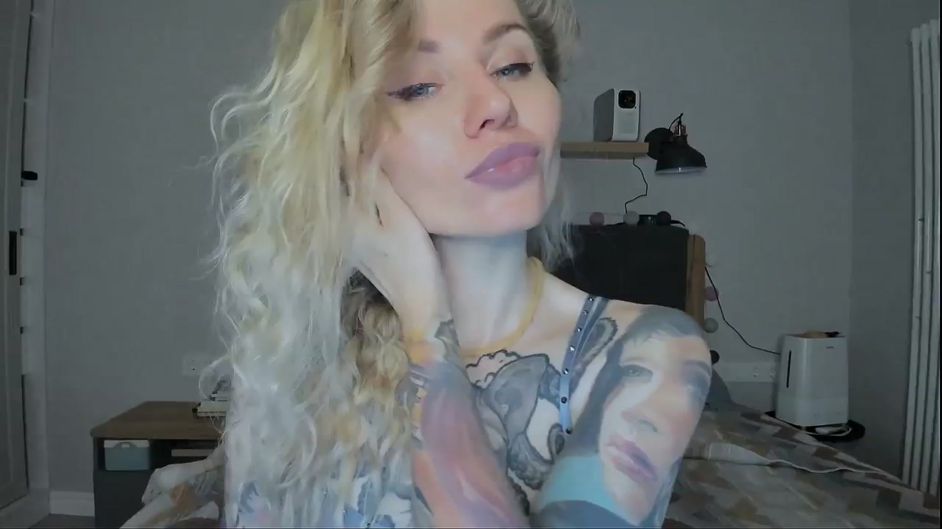 Gallery image thumbnail from Alexa_Smithhh's myfreecams stream on, 07/22/2024, 20:05 image 15 of 20