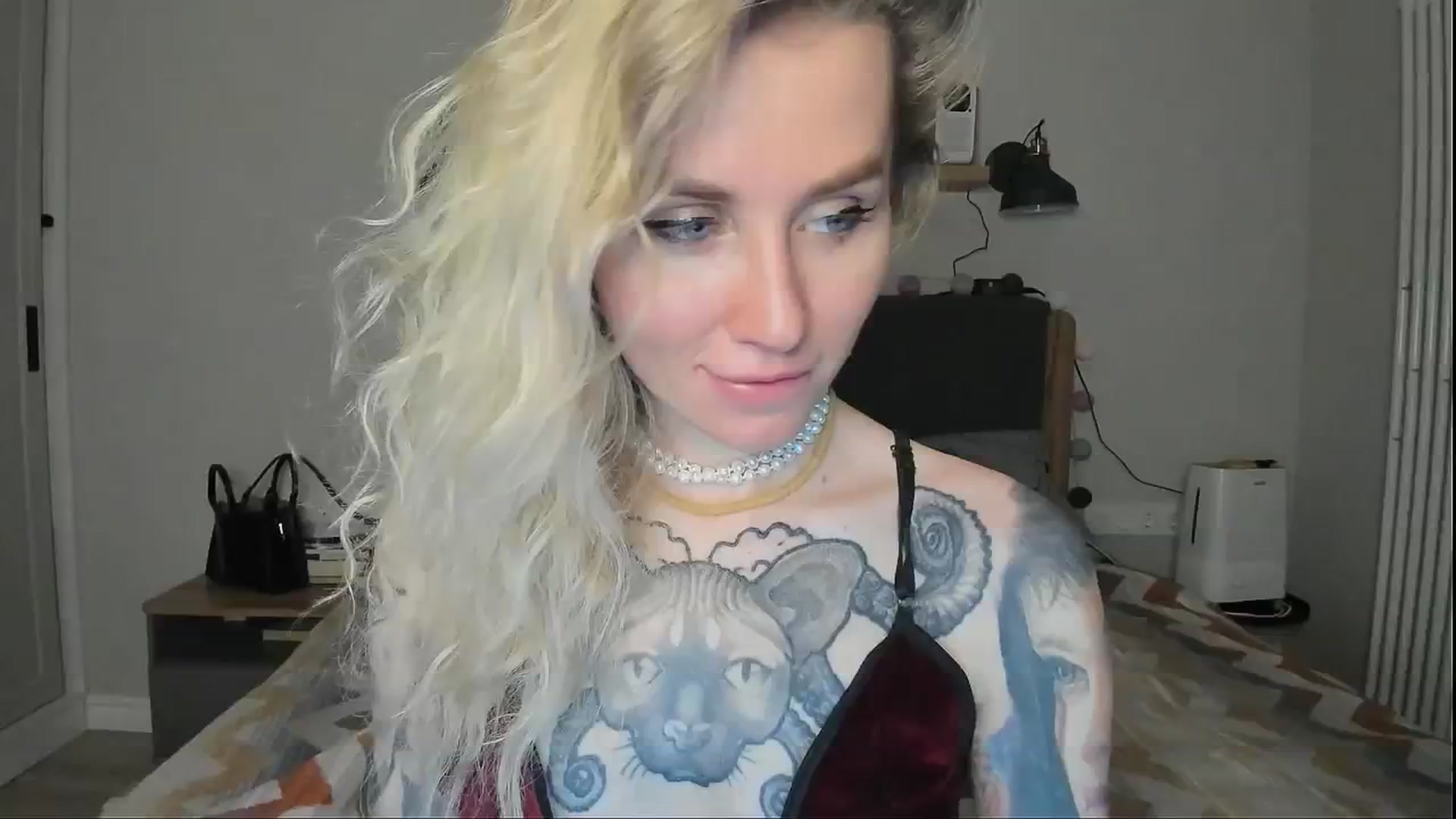 Gallery image thumbnail from Alexa_Smithhh's myfreecams stream on, 07/23/2024, 20:06 image 18 of 20
