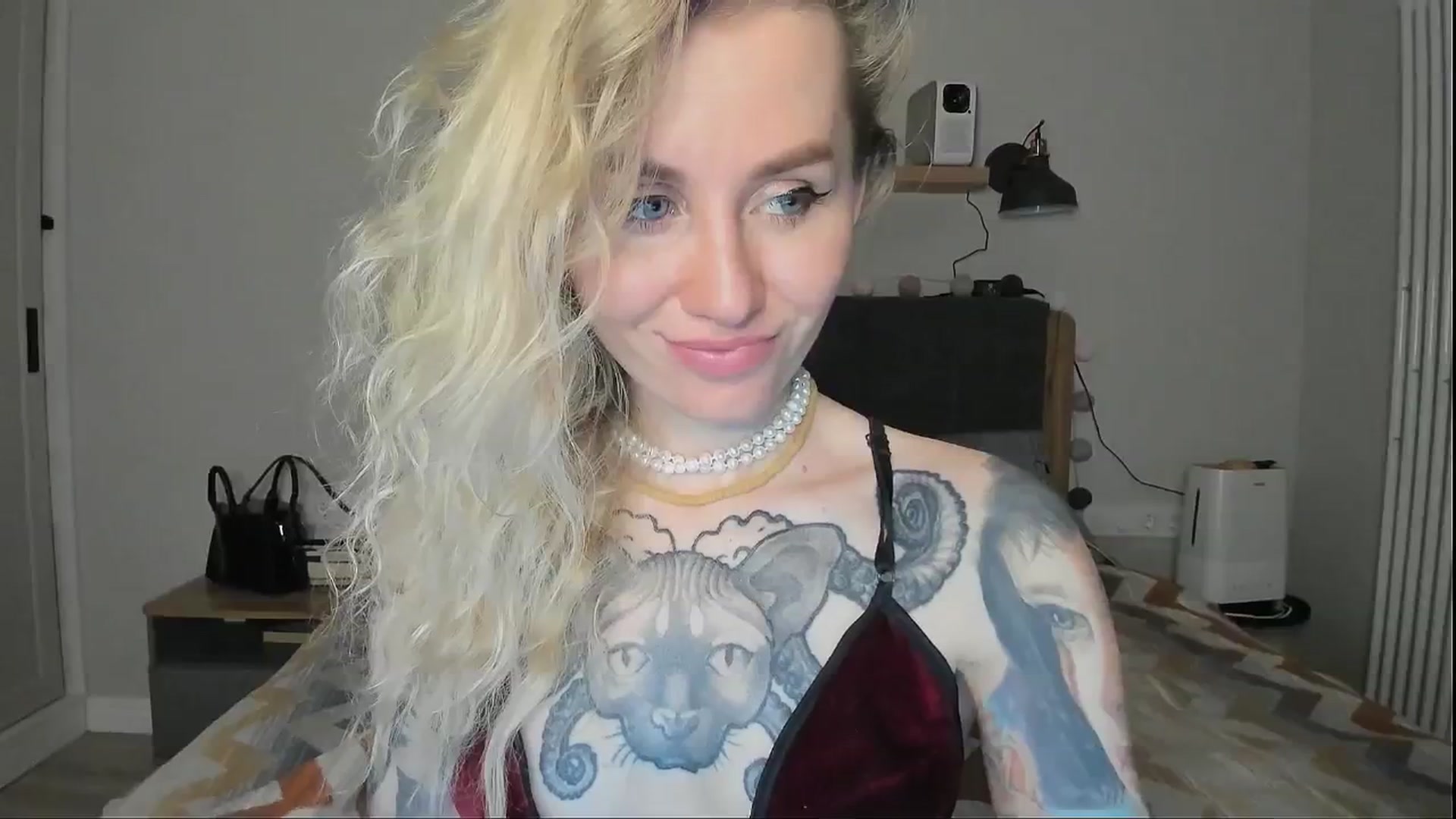 Gallery image thumbnail from Alexa_Smithhh's myfreecams stream on, 07/23/2024, 20:06 image 15 of 20