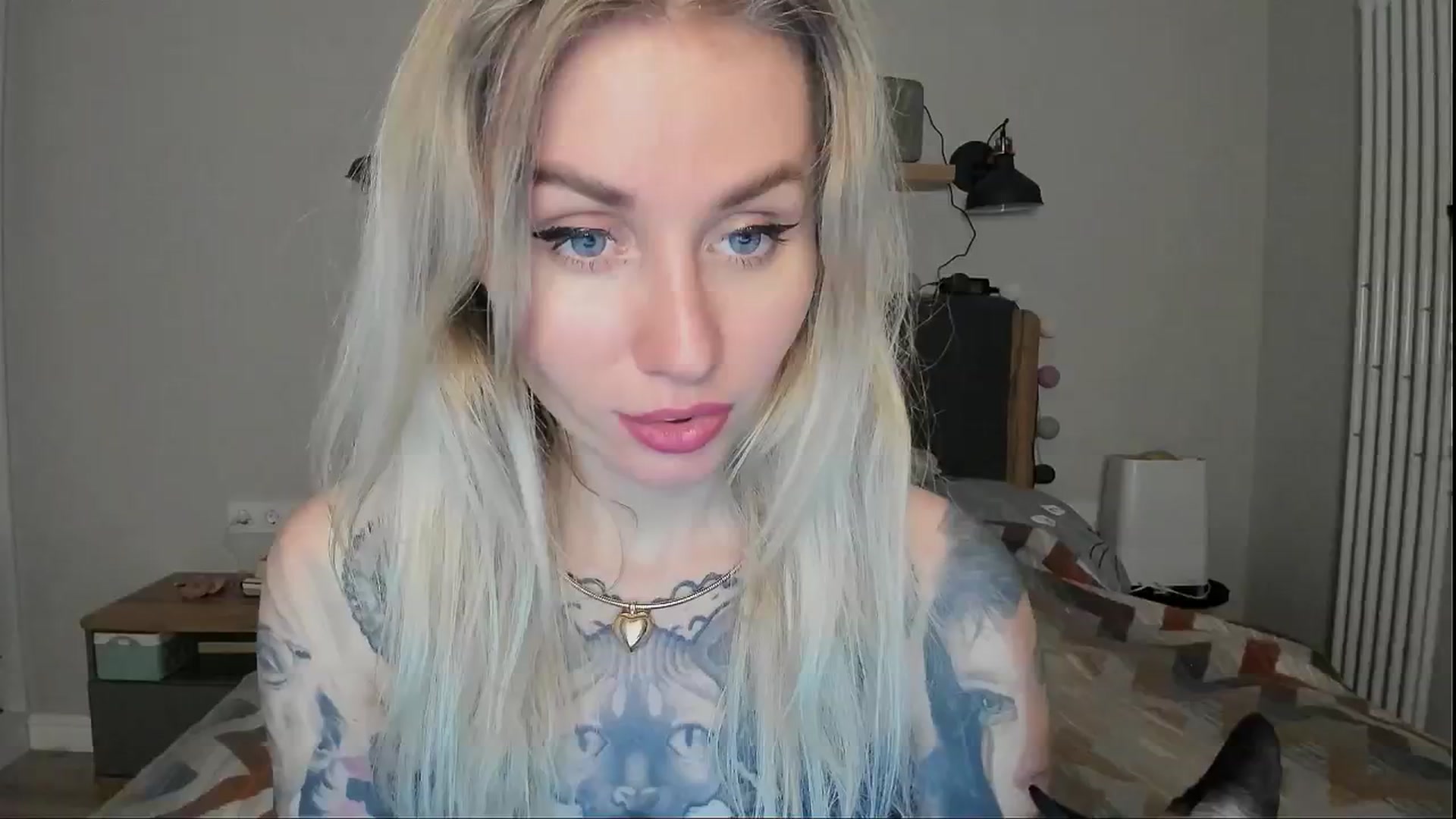 Gallery image thumbnail from Alexa_Smithhh's myfreecams stream on, 08/20/2024, 20:25 image 14 of 20