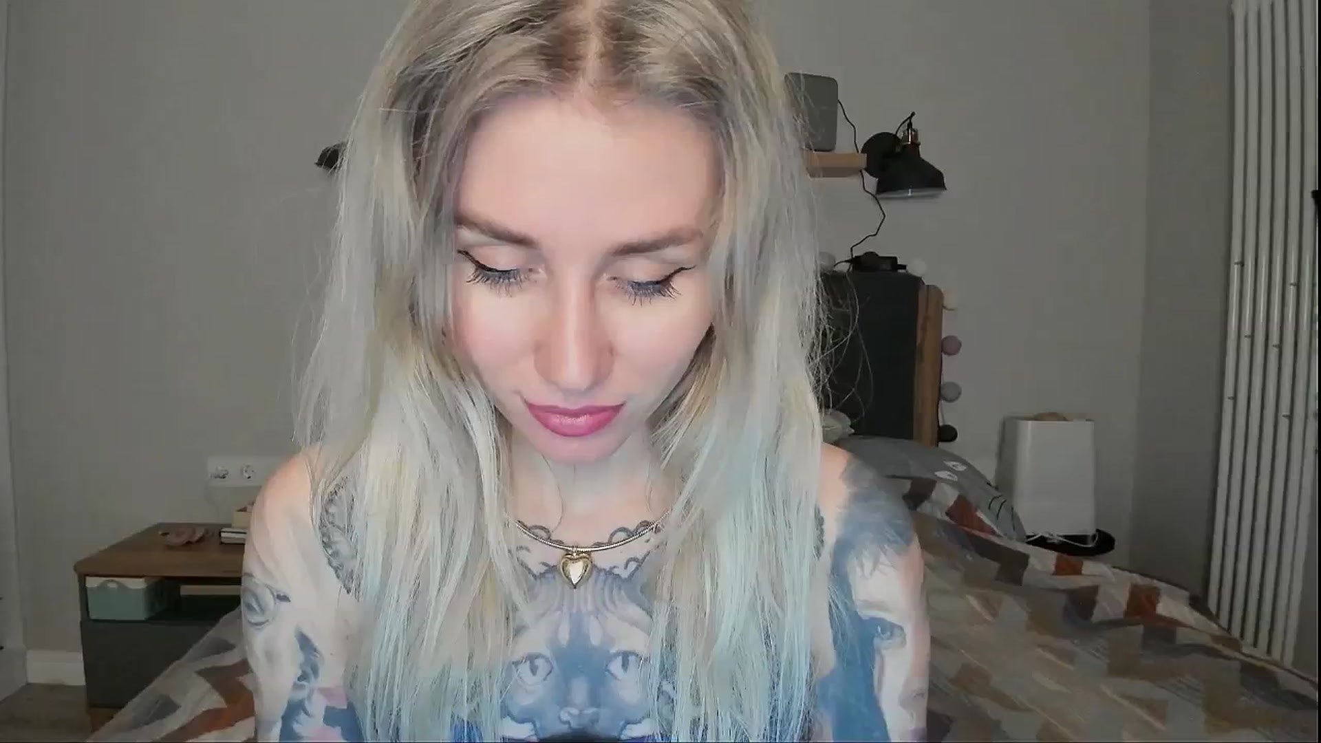 Gallery image thumbnail from Alexa_Smithhh's myfreecams stream on, 08/20/2024, 20:25 image 16 of 20