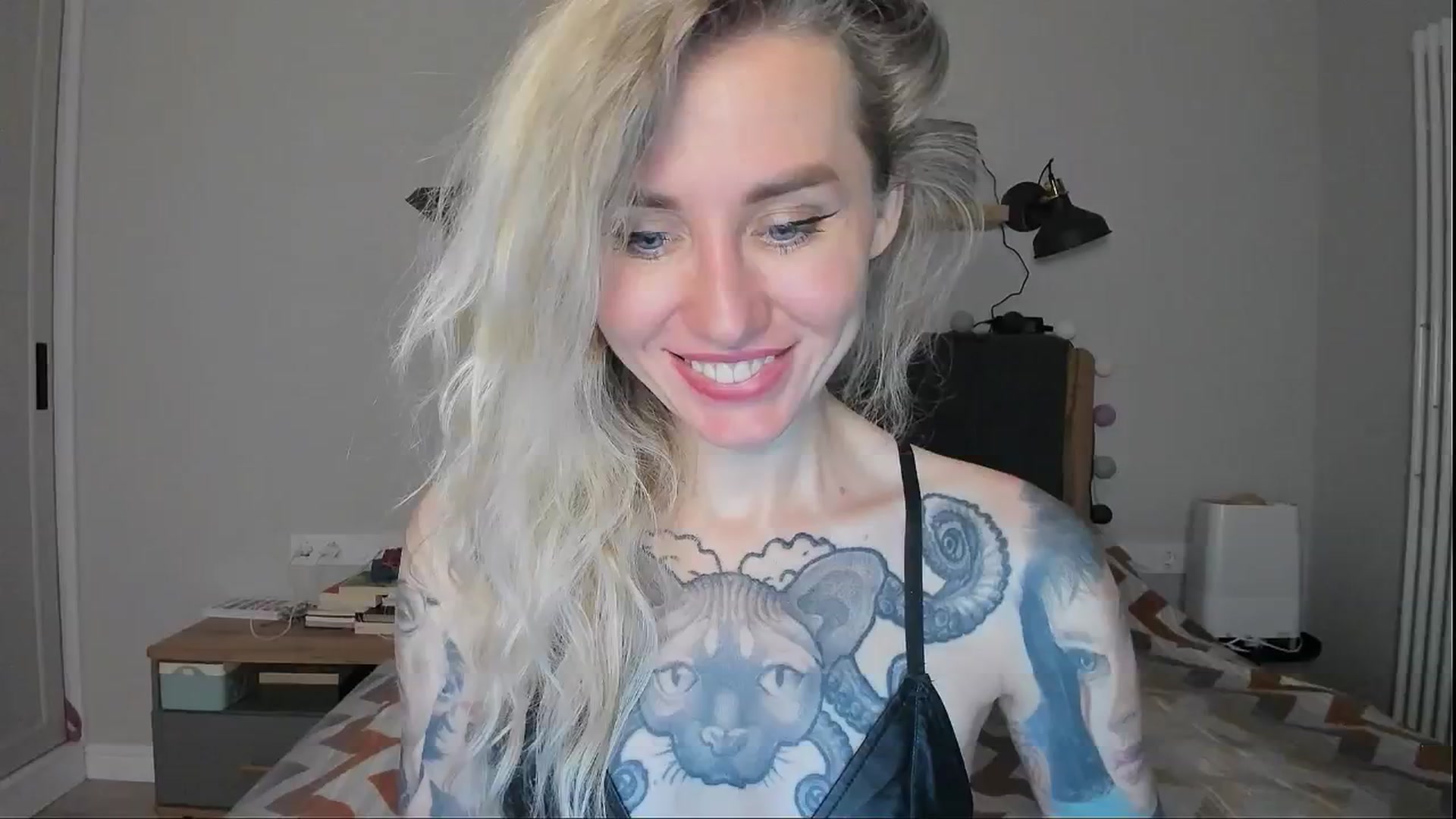 Gallery image thumbnail from Alexa_Smithhh's myfreecams stream on, 08/23/2024, 21:06 image 15 of 20