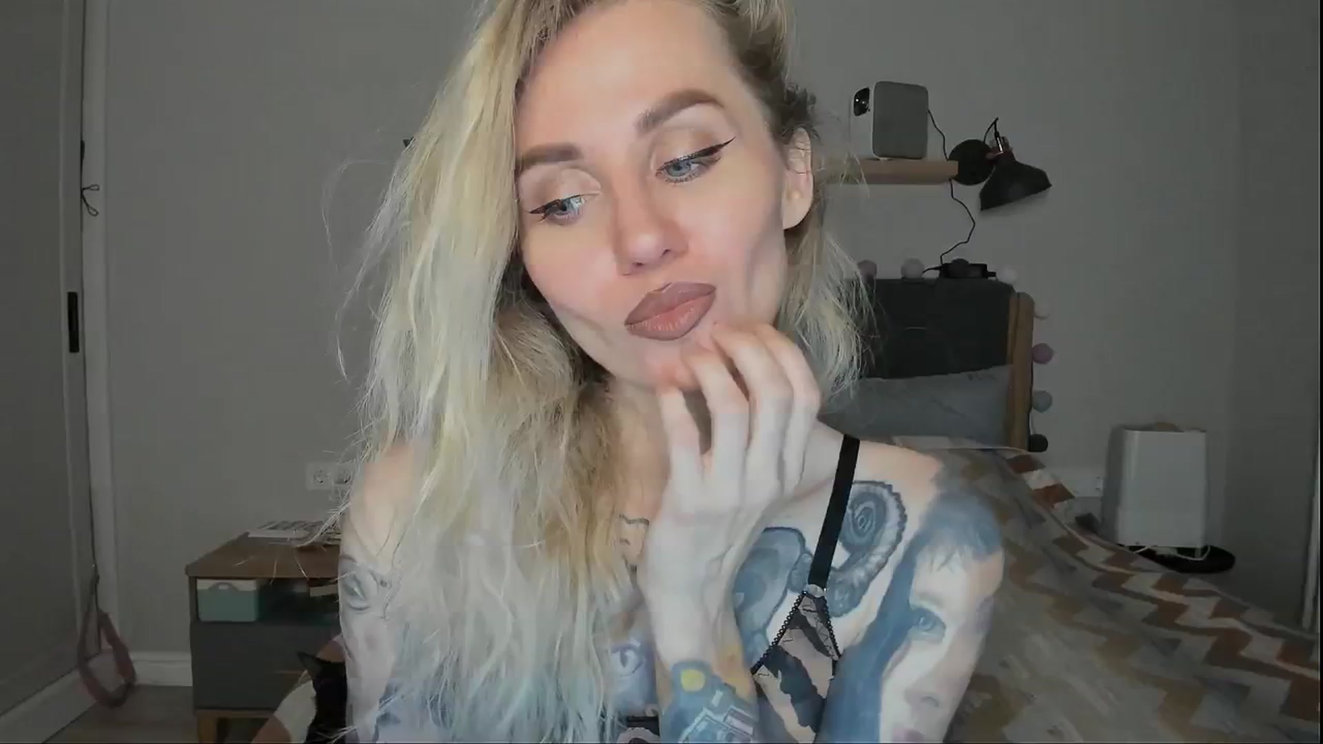 Gallery image thumbnail from Alexa_Smithhh's myfreecams stream on, 09/02/2024, 19:05 image 17 of 20